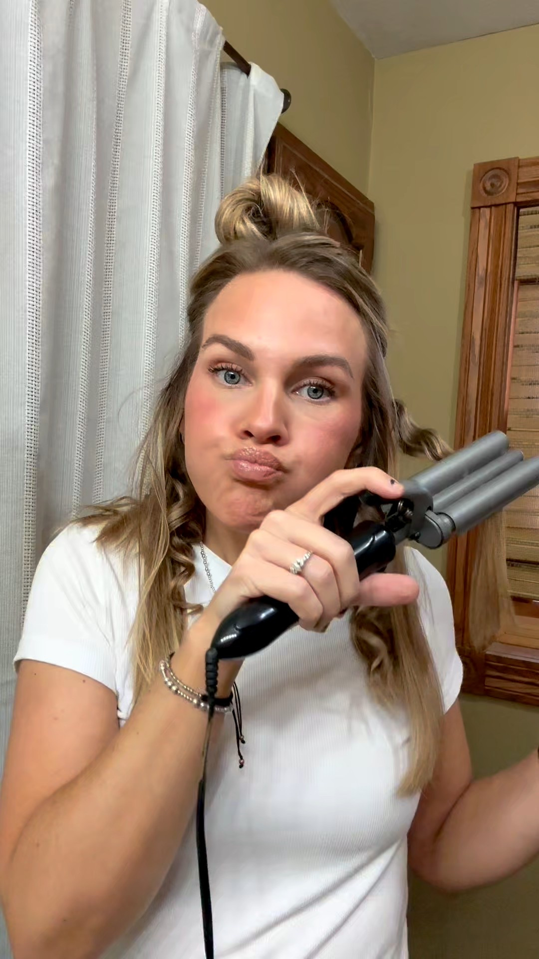 Voluminous curls and undone texture


#LTKgrwm #LTKStyleTip #LTKBeauty