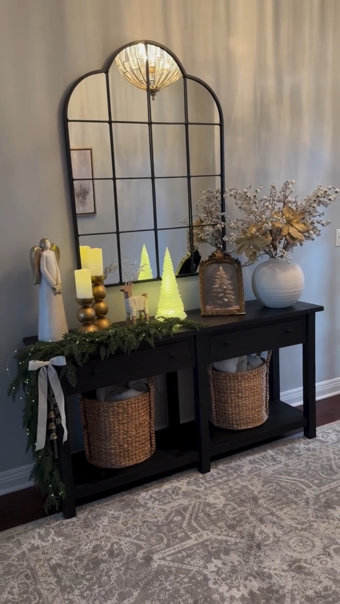 All in the details — soft lights, golden tones, and a touch of greenery ✨ Creating calm, cozy moments that make home feel extra peaceful this season.

#CozyHolidayHome #HolidayHomeStyle #NeutralHolidayDecor #HomeDecorInspo #PeacefulSpaces #GoldenGlow #AllInTheDetails #CalmAndCozy