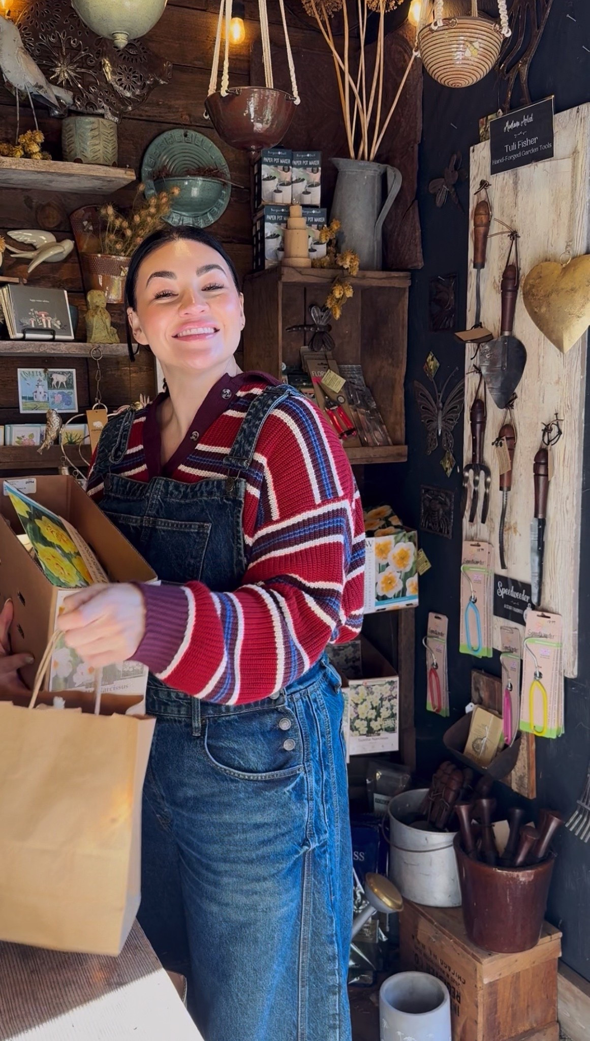 A comfy fall outfit!

The overalls are on sale! I’m wearing an XL in them. Sweater is a size 12 and fits super oversized so size down!



#LTKMidsize