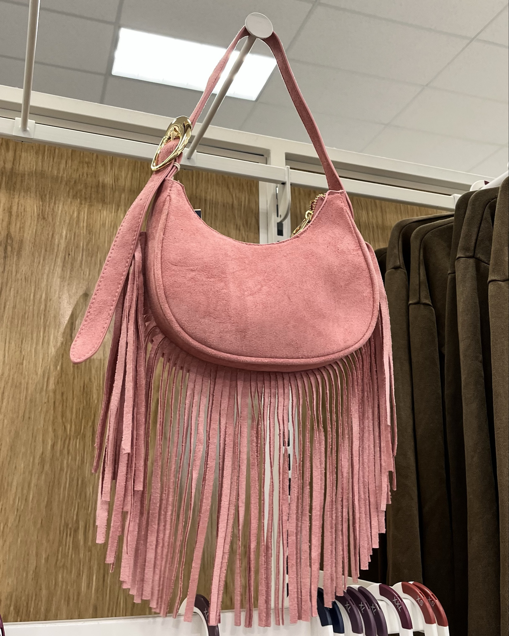 I’ve been obsessing over this fringe bag from #TheWesternEdit at @Target since seeing it swinging on the rack the other day 🤭 Which color is your favorite!? 💖💚🤎

#bag #purse #fringe #shoulderbag #fringebag #fringepurse #target #targetstyle #western #cowgirl 

#LTKSeasonal #LTKspring #LTKspringtrends