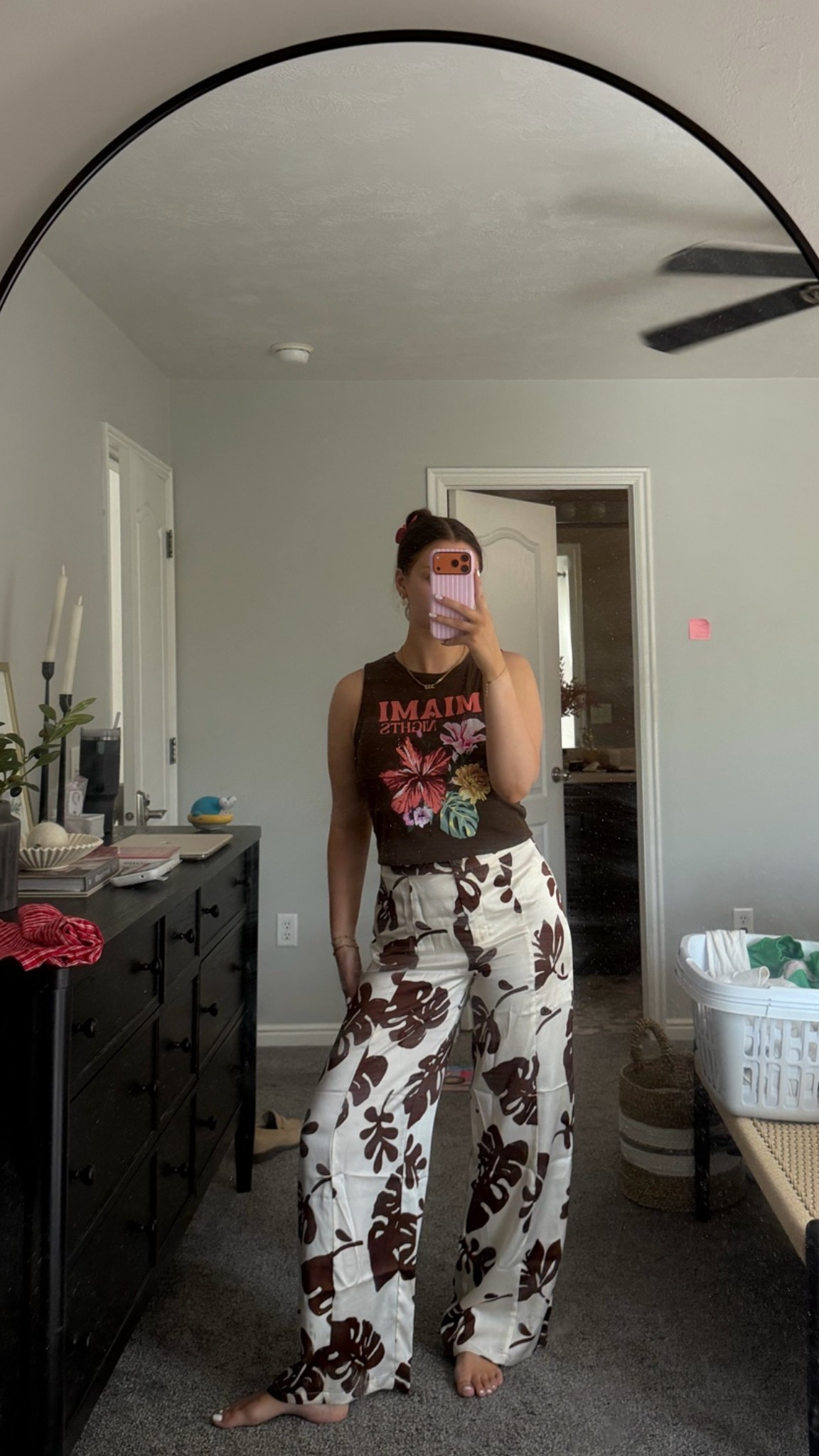 These pants are originally from Forever 21, but I linked some similar options! 🤎 

#outfitinspo #momoutfit #summeroutfit

#LTKmomlife