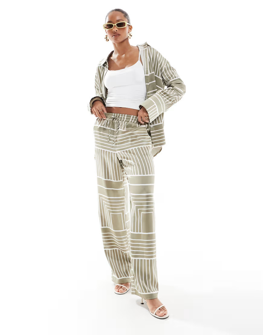 4th & Reckless satin wide leg trousers co-ord in sage tile print-Green | ASOS (Global)