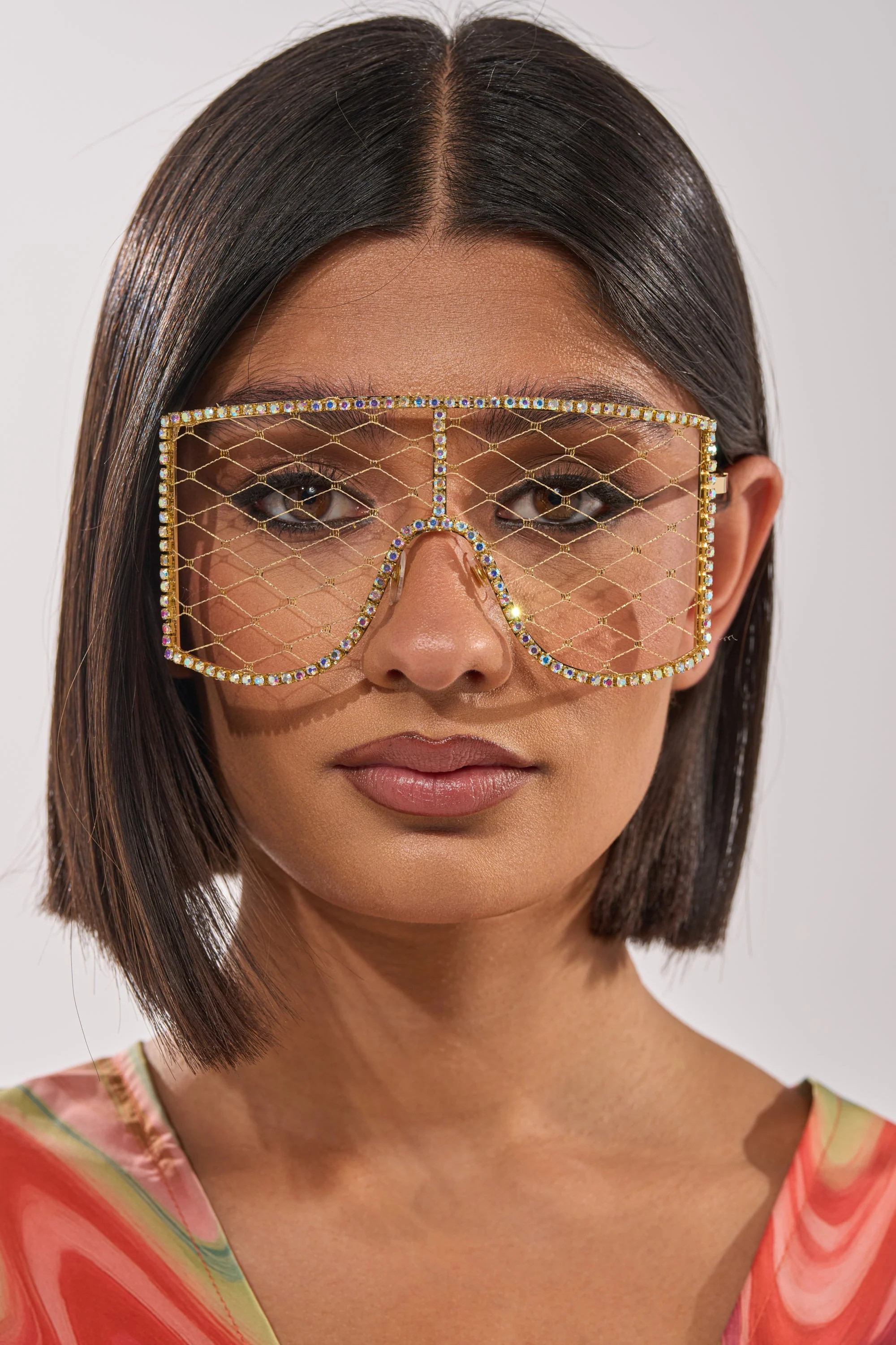 POP THE BUBBLY GLASSES IN GOLD | AKIRA