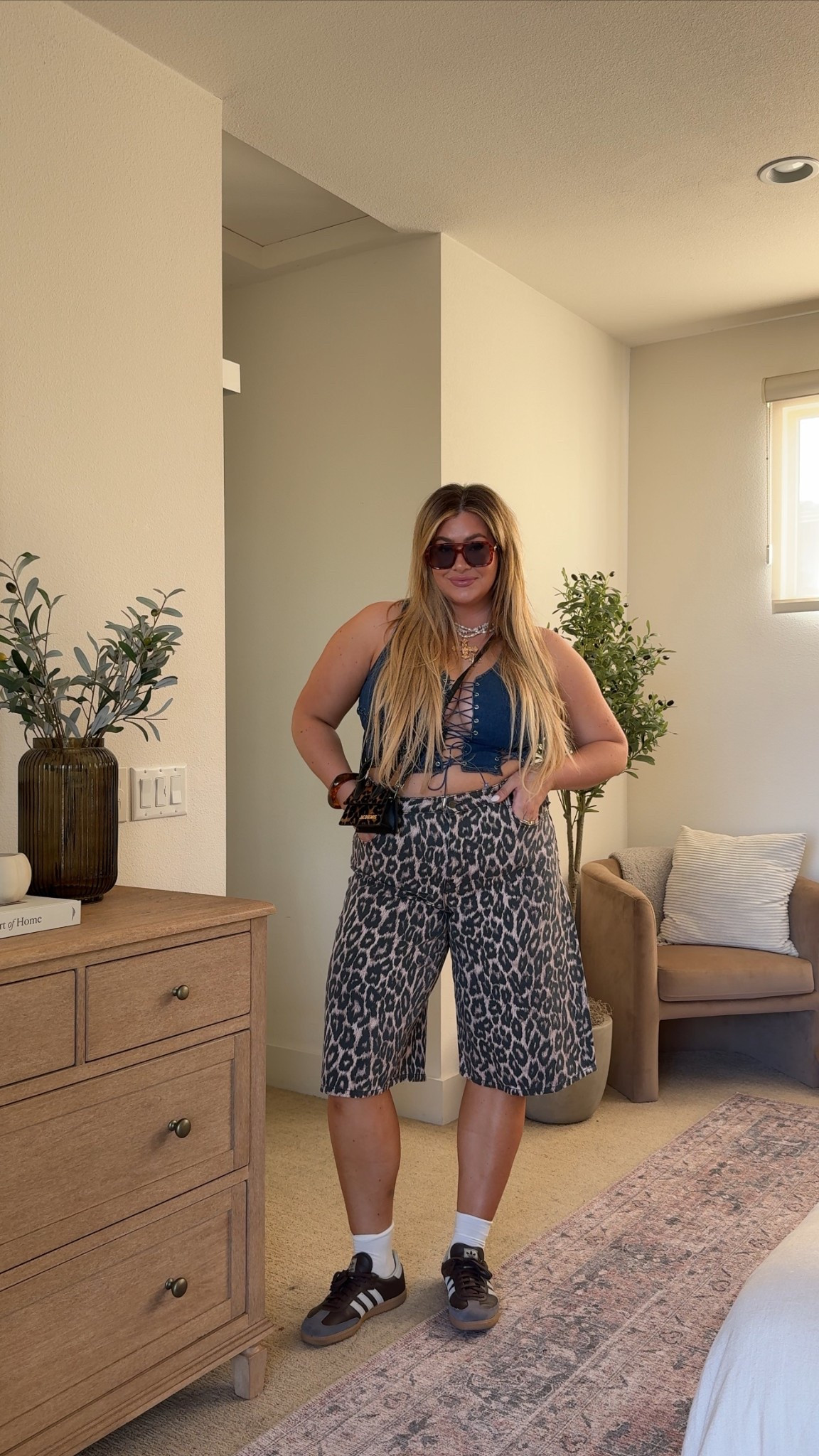 Coachella Outfit Inspo 🎡

Wearing a 34 in the shorts & 12 in the top!!

Bag is from Vivrelle and you can use code “vanessaetheridge” to skip the waitlist!!

#LTKParties #LTKFestival #LTKMidsize