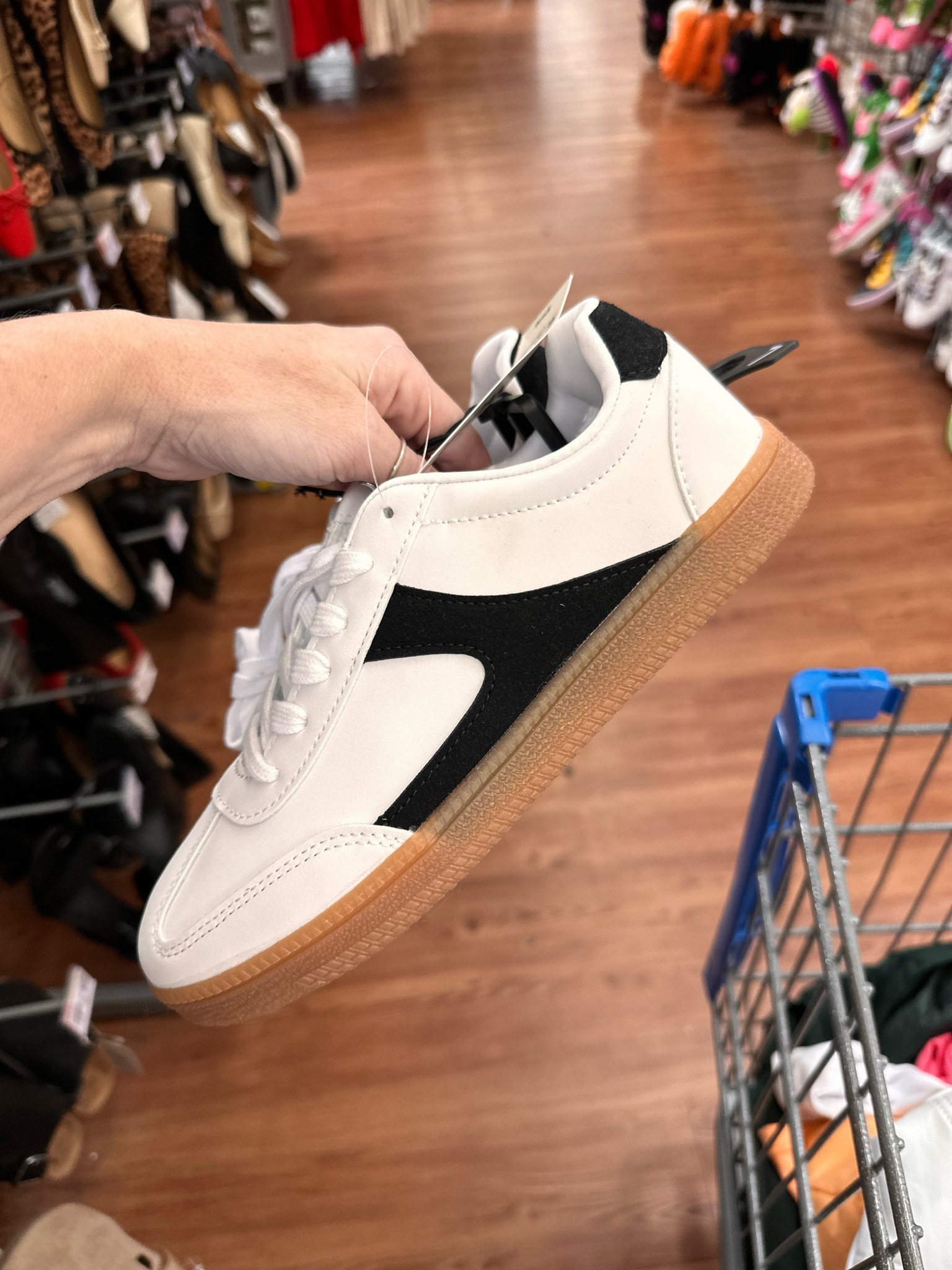 Walmart has the cutest sneakers in these resemble dunks so much but for less. 

#LTKShoeCrush #LTKFindsUnder50 #LTKGiftGuide