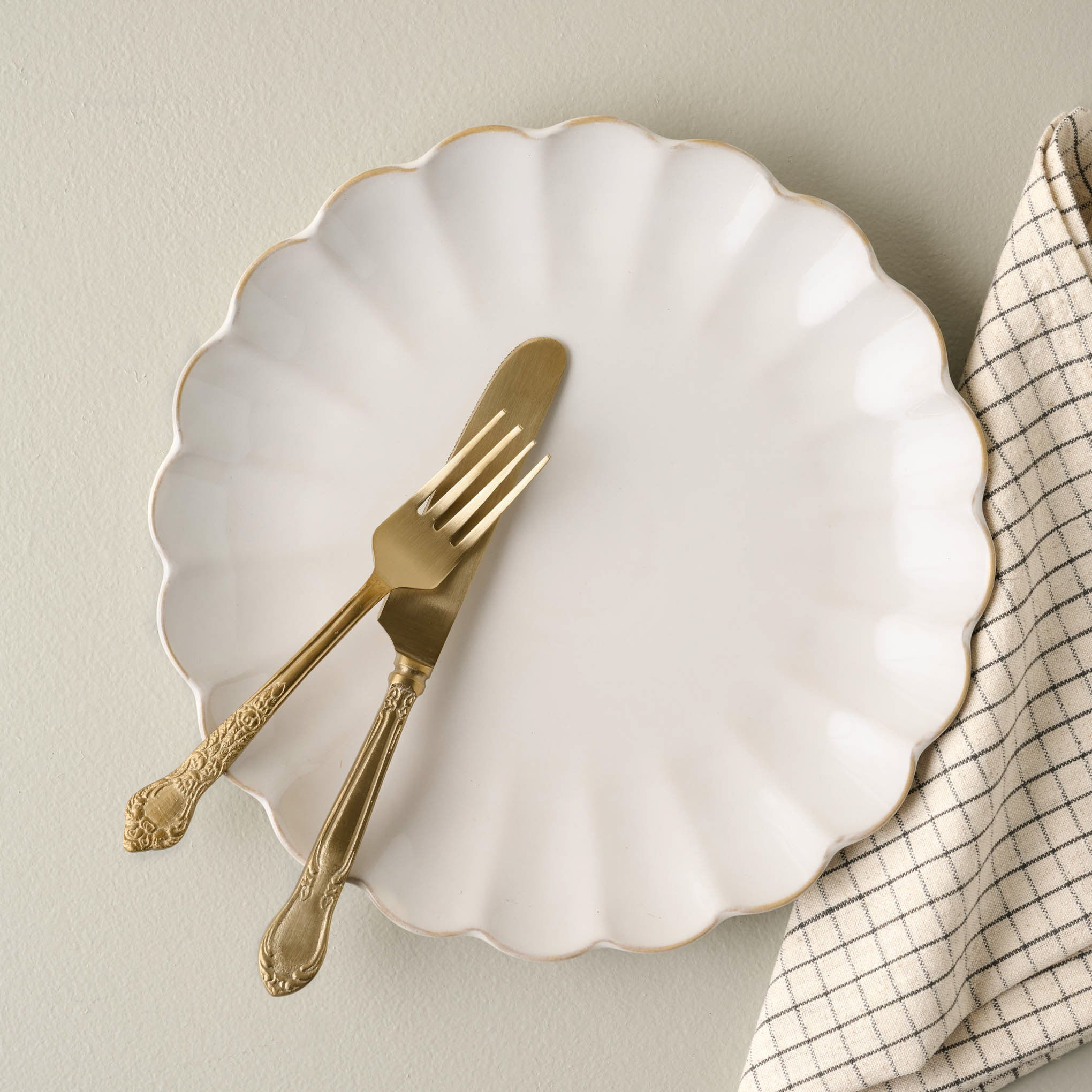Cream Scalloped Plate | Magnolia