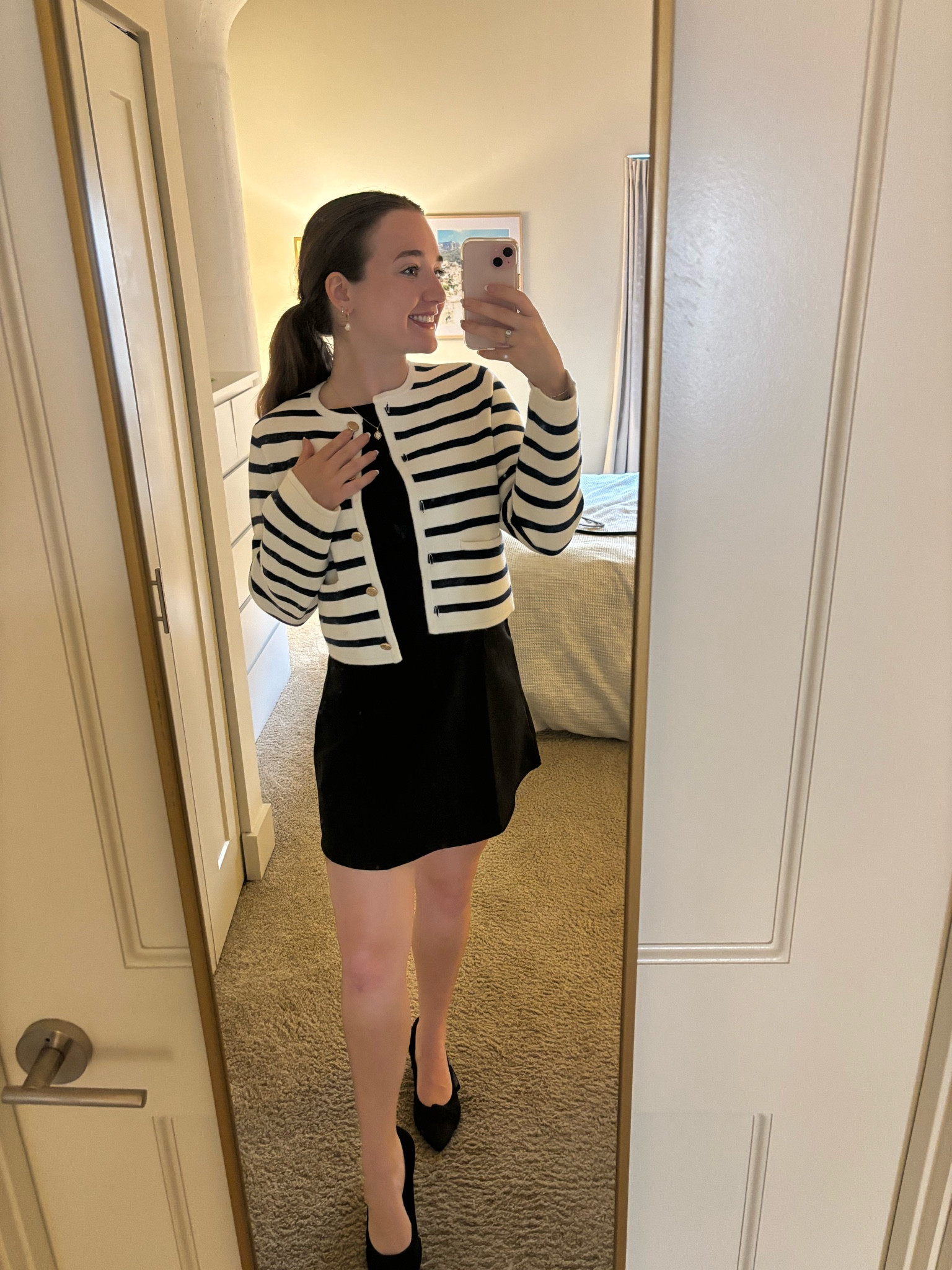 Cute work wear fit ft. lady jacket from Abercrombie and a little black dress


#LTKFindsUnder100 #LTKxAF #LTKWorkwear