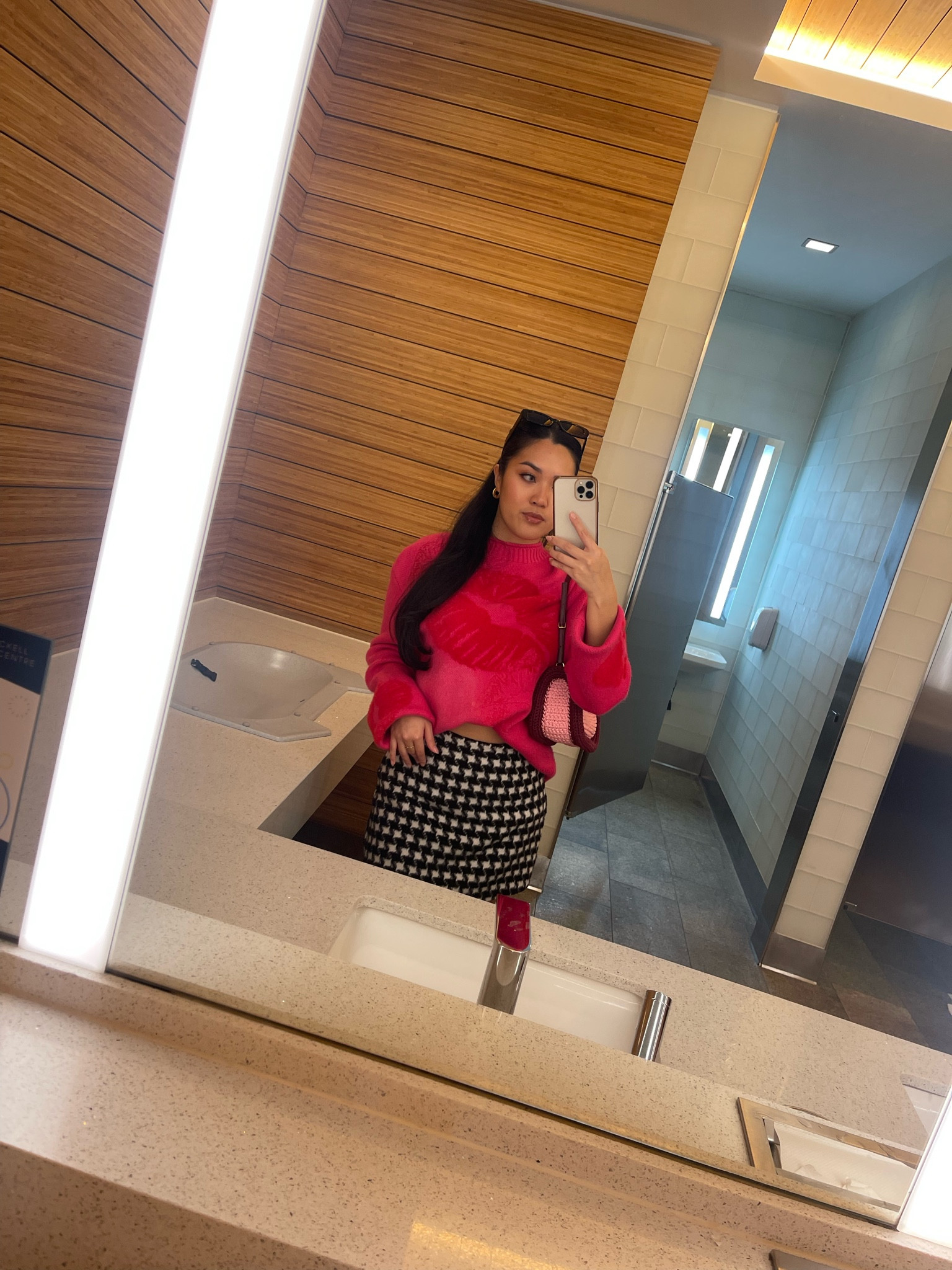 Besos 💋
•
•
•

JW Anderson Bumper-15 Crochet-Knit Zip-Up Shoulder Bag, Sanctuary clothing houndstooth skirt outfit inspo, house of Sunny kiss sweater outfit inspo, Valentine’s Day outfits, Valentine’s Day date, cute pink outfit inspo, pink bag outfit inspo, ootd

#LTKItBag #LTKTravel #LTKStyleTip