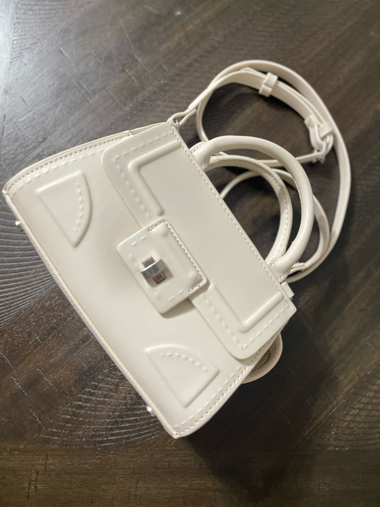 I love my mini Zara bags and I wish I could tag them on here but I tagged some similar ones instead!

Where do you get your favorite bags from? 👜

#minibag #purse #crossbody #zara #zarapurse #zarabags #amazon #amazonfashion #amazoninfluencer

#LTKitbag #LTKstyletip #LTKFind