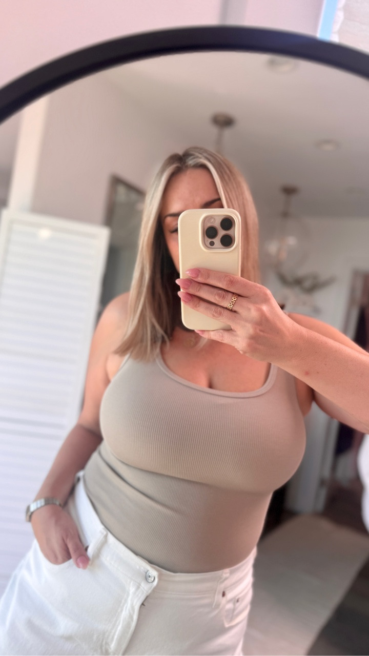 An absolute staple must-have item in my closet @knix 

#knix #knixambassador #midsize 

Comment ‘details’ for the 🔗