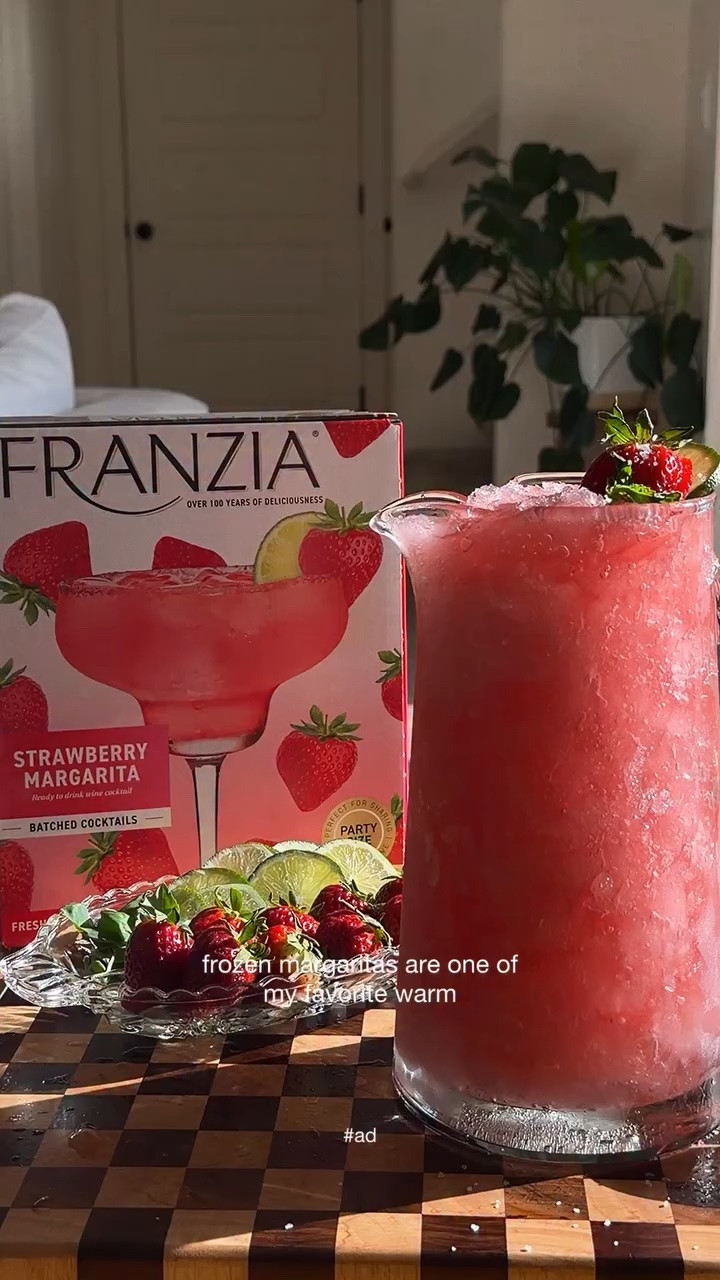 #ad My new favorite hosting trick: freezing @franziawine’s NEW Strawberry Margarita for easy frozen margaritas! 🍷🍓 #21+ #FranziaPartner