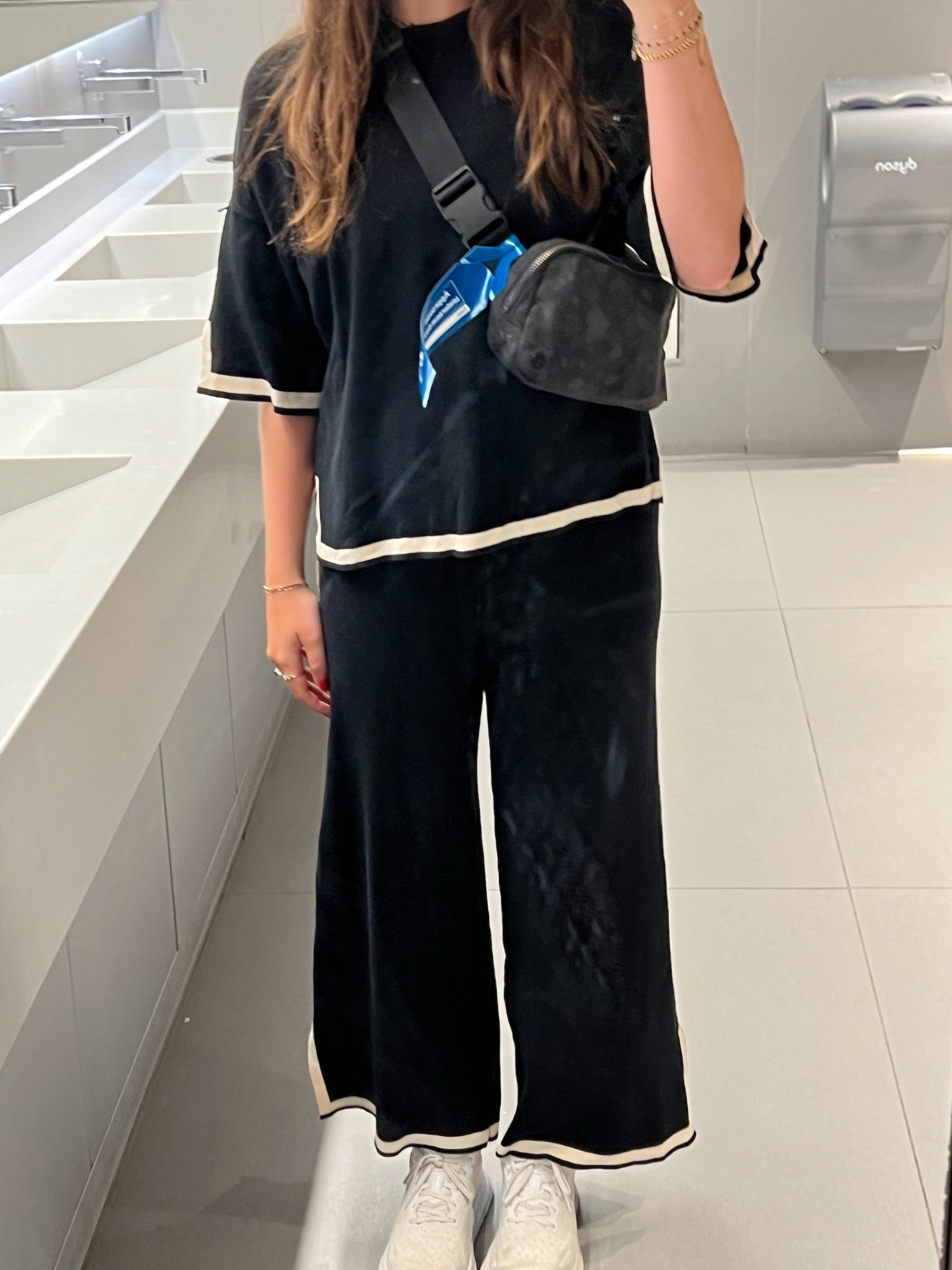 Don’t mind the airport mirror marks…. Ordered this set thinking it was long sleeve but still kept me warm & comfortable on the plane!✈️

#LTKTravel
