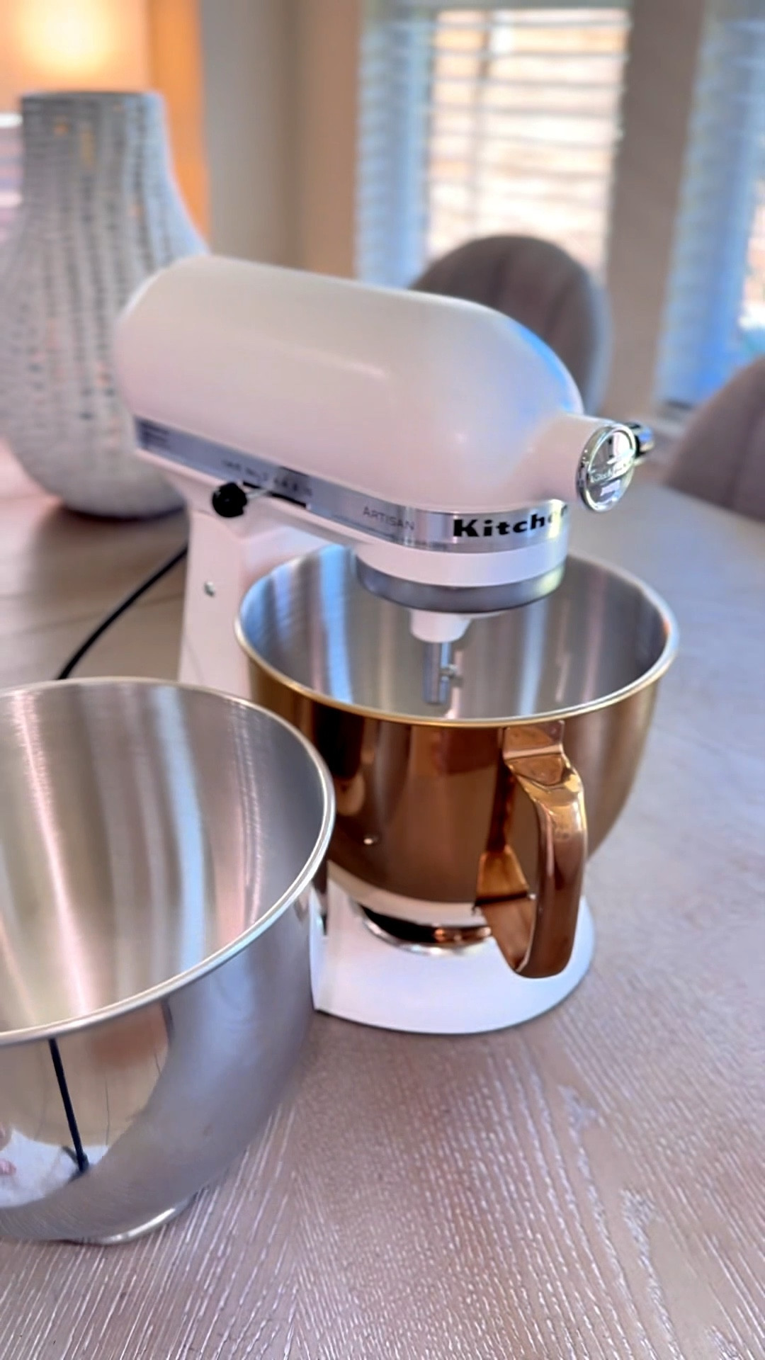 Porcelain KitchenAid Artisan me encantó el color y poderlo combinar con mis appliances ✨✨ #kitchenaid #kitchenaidmixer #manifesting #DIY
#baking