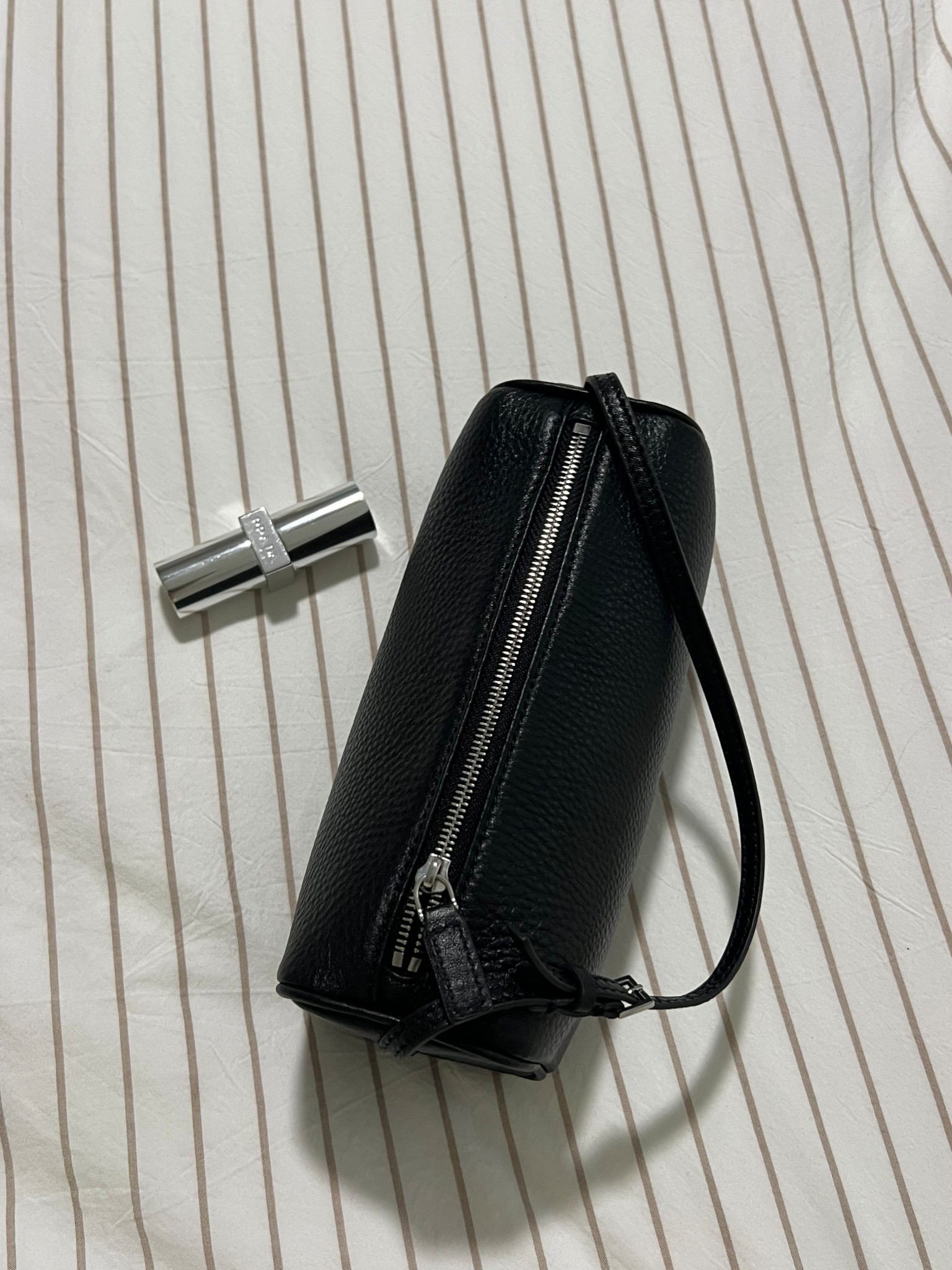 the Amazon row dupe bag !!!
Linking all colors and styles 


The row / Amazon dupe / the row suede bag / the row Amazon dupe / mini bag 

#LTKItBag #LTKStyleTip #LTKFindsUnder100