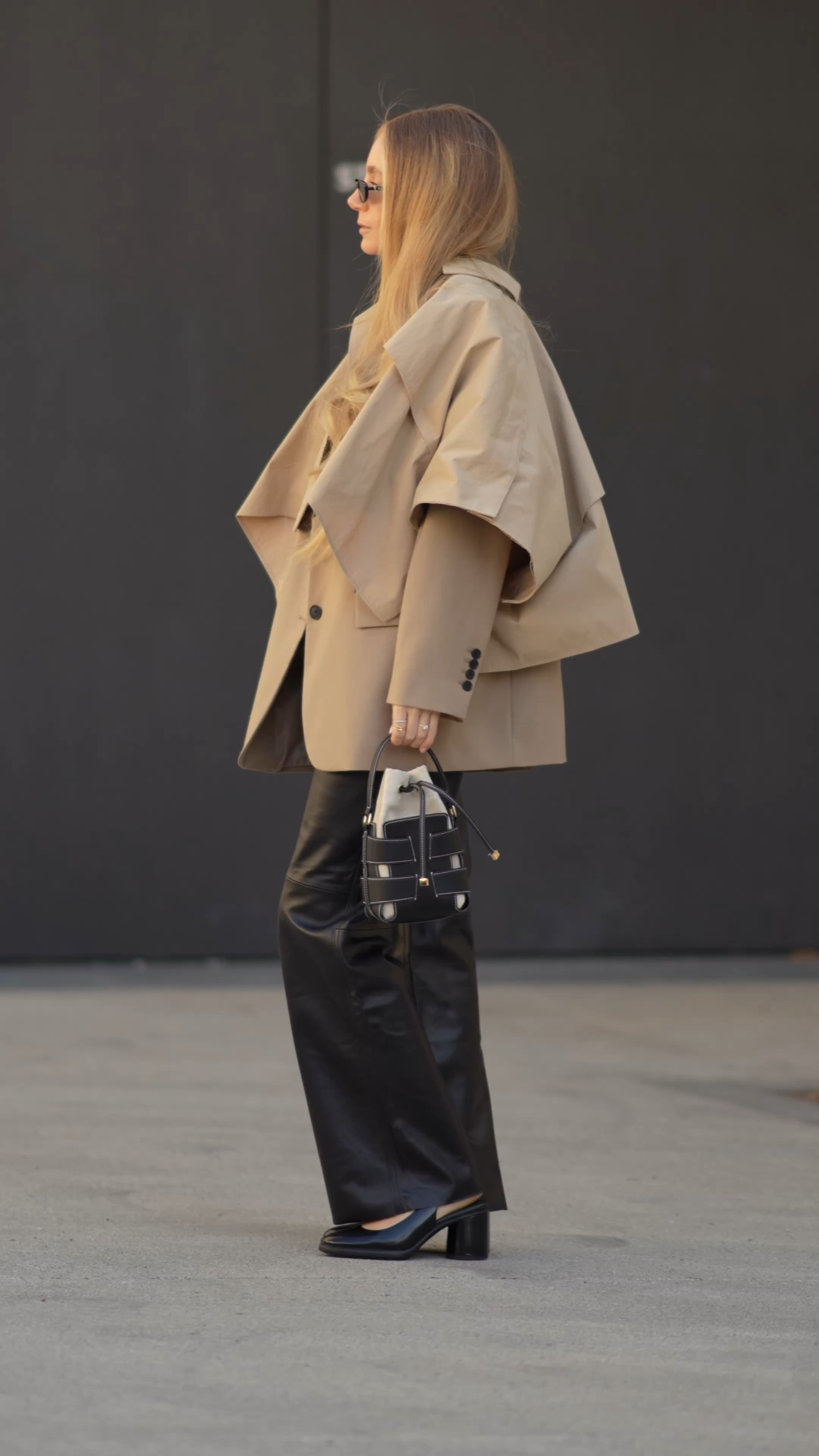 black leather pants combined with a beige oversized blazer and black sleek details 

#LTKeurope #LTKspring #LTKdeutschland