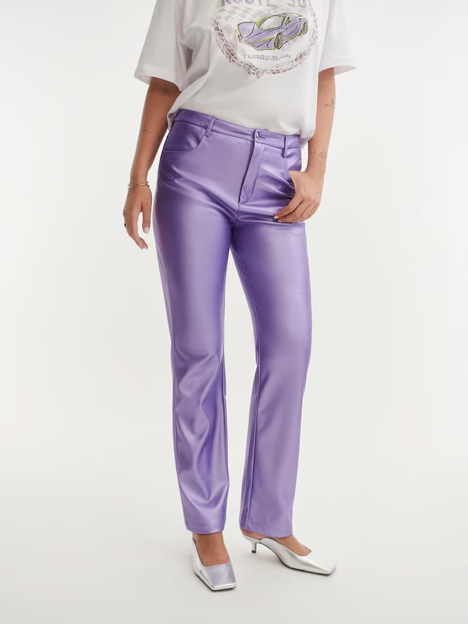 ABOUT YOU x Laura Giurcanu Regular Broek in Lila | ABOUT YOU | ABOUT YOU NL