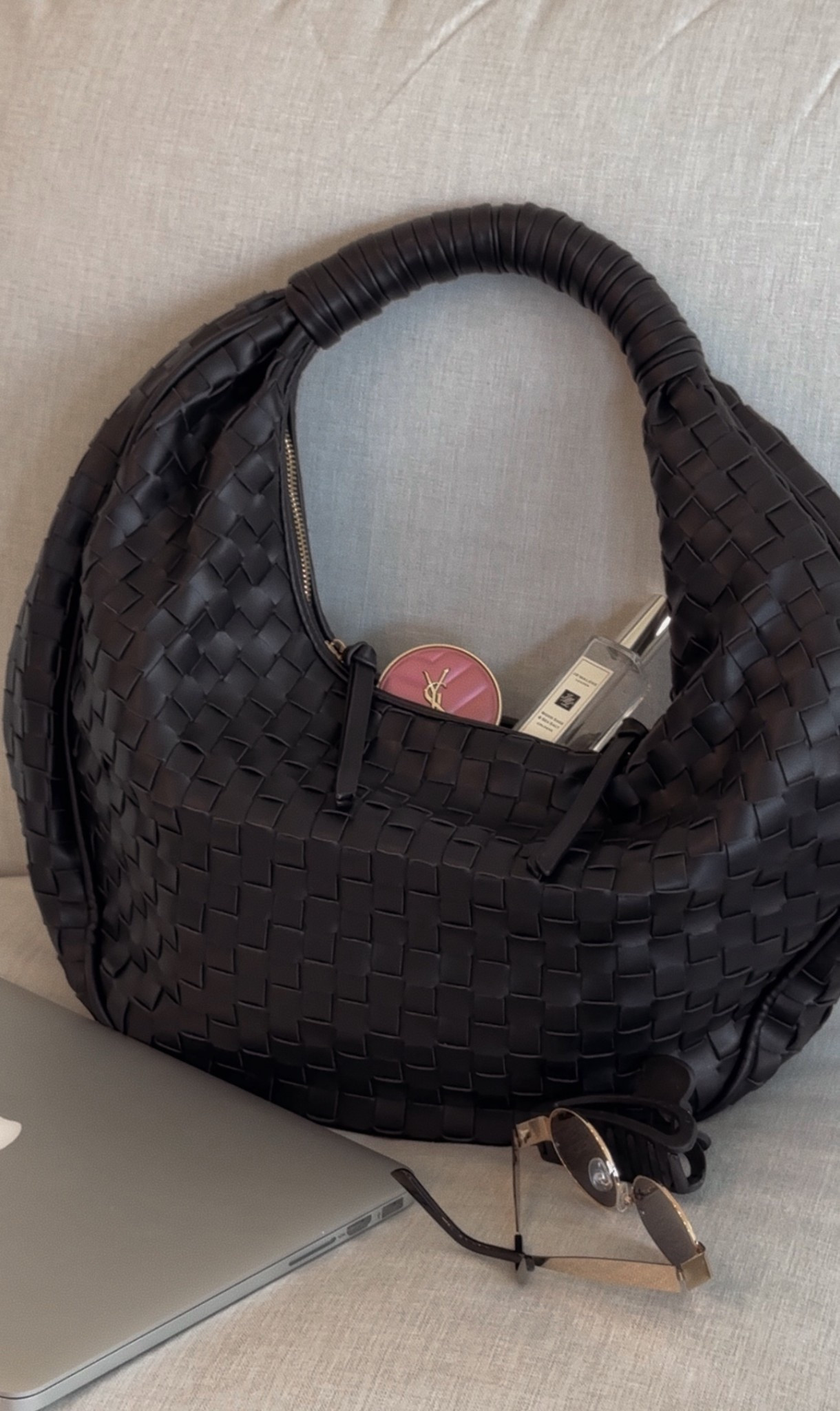 When the bag does all the talking 🤍 Elevating my everyday with this timeless beauty from #ModaLuxe #ElevatedStyle #liketkit #ad @shop.ltk

#LTKStyleTip #LTKSeasonal