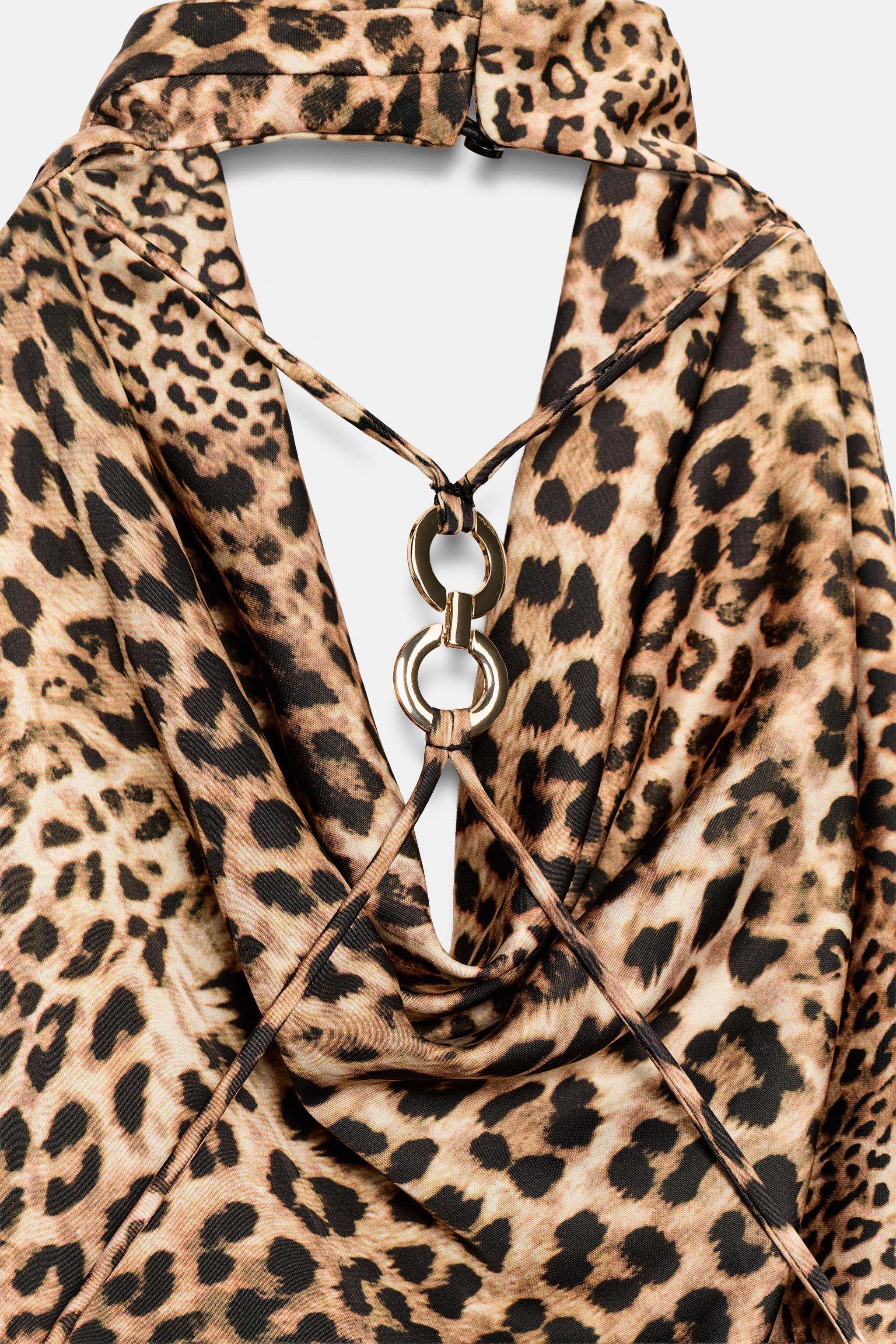 Short halter neck dress. Open back with spaghetti straps and gold-toned ring details. | Zara US