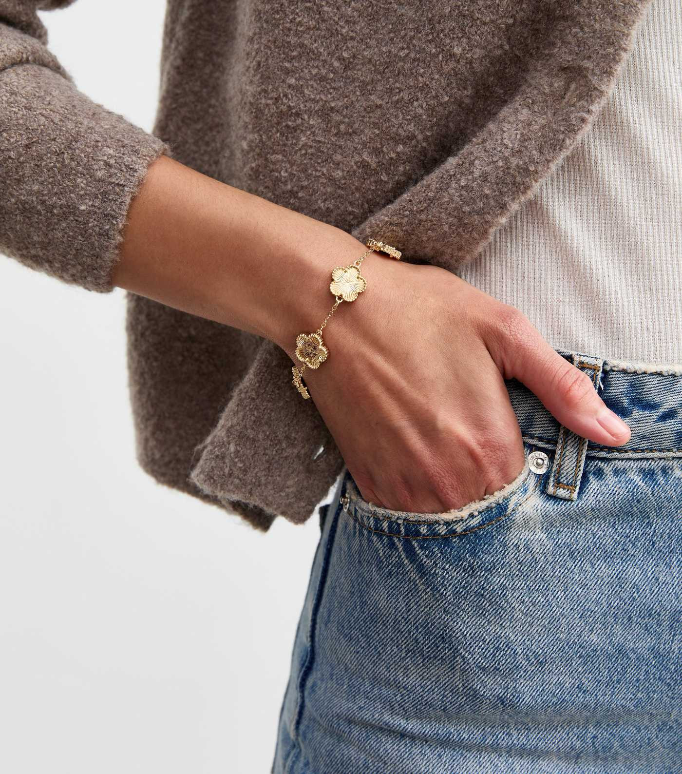 Gold Tone Clover Bracelet  | New Look | New Look (UK)