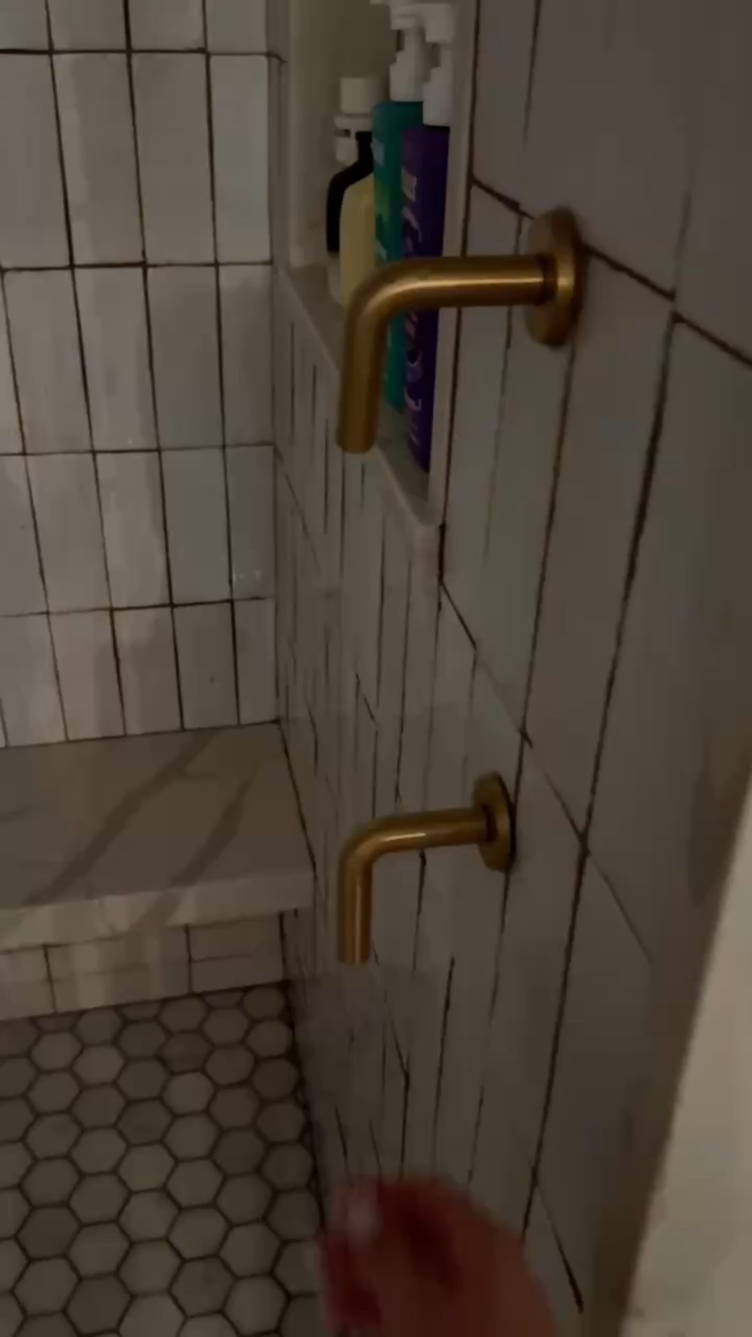 #OLLYPartner My non-negotiates for winding down at night:
1. Shower the day off with @ollywellness Renew Mood + Skin Body Wash
2. Peppermint tea
3. Shut down the kitchen
4. Ten minutes of red light therapy
5. Read and then lights out!
