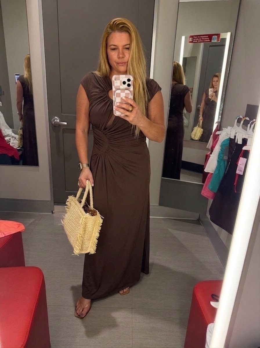 I actually bought this gorgeous dress back in Brazil, but I found an almost identical version for you guys! 

You know that dress that just holds everything in the right place and flatters every curve? 

This is IT. Snag it before it sells out! ✨

Xoxo,
Ana Randall💗

#LTKstyletip #LTKautumn