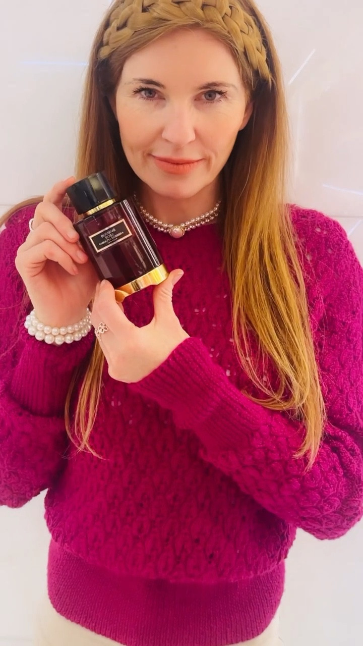 Carolina Herrera Burning Rose Fragrance . 

Bulgarian rose , royal cinnamon, and Asian ginger burned with Indonesian patchouli . This floral heaven literally smells of luxury and is the perfect scent for the autumn! In love 😻 

#fragrance #perfume #luxury #scent #beauty #designer 

#LTKbeauty #LTKFind #LTKU