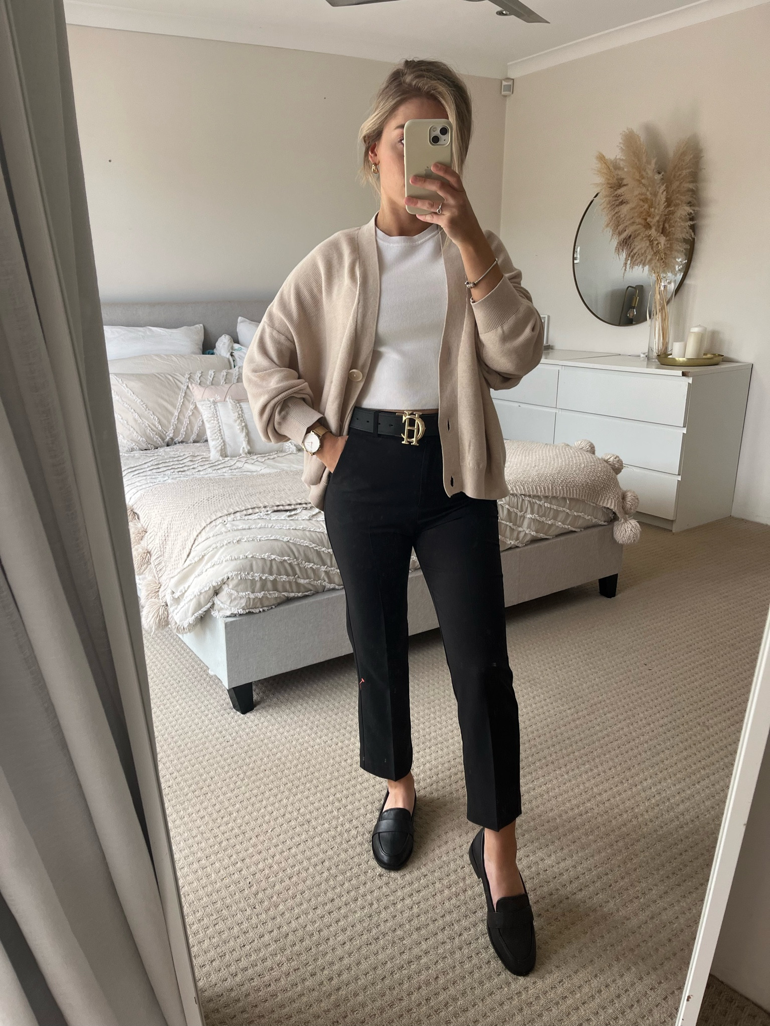 Top - BASIC CROPPED
KNIT TOP White
3519/025

Belt - HC Classic
Belt Reversible
https://
www.hollandcooper.co
m/products/hc-classic-
belt-reversible-black-
tan



#LTKaustralia #LTKsalealert #LTKfit