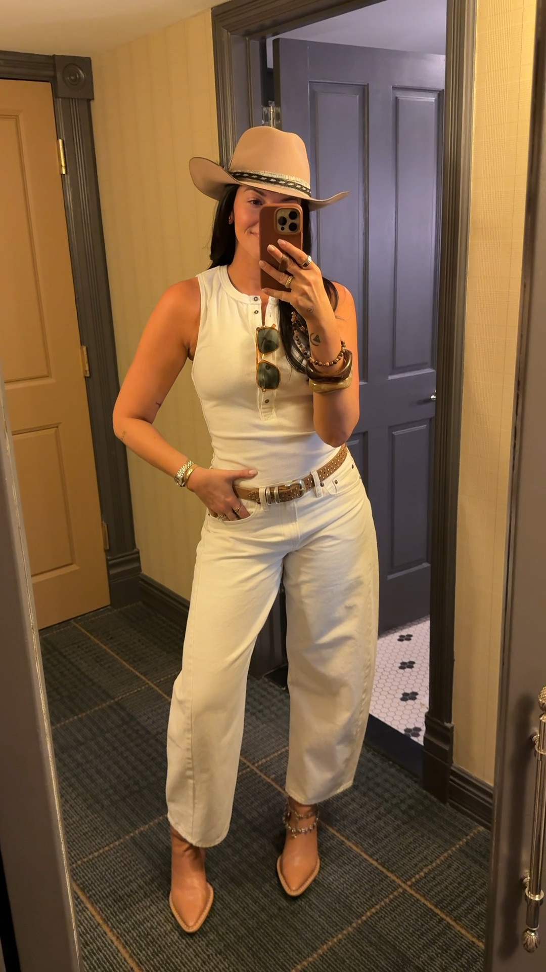 AFTIA for an extra 15% off my midrise barrel jeans. I’m in a 28, Reg

#LTKFestival #LTKootd #LTKSaleAlert