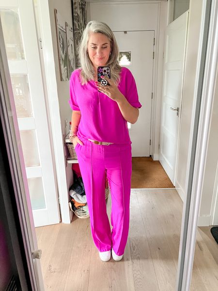 Outfits of the week 

Travel Day. Wearing a comfortable cyclamen set consisting of a short sleeve v-neck top and wide legged pants. Complete set is from ‘De M by Maartje’



#LTKtravel #LTKstyletip #LTKeurope