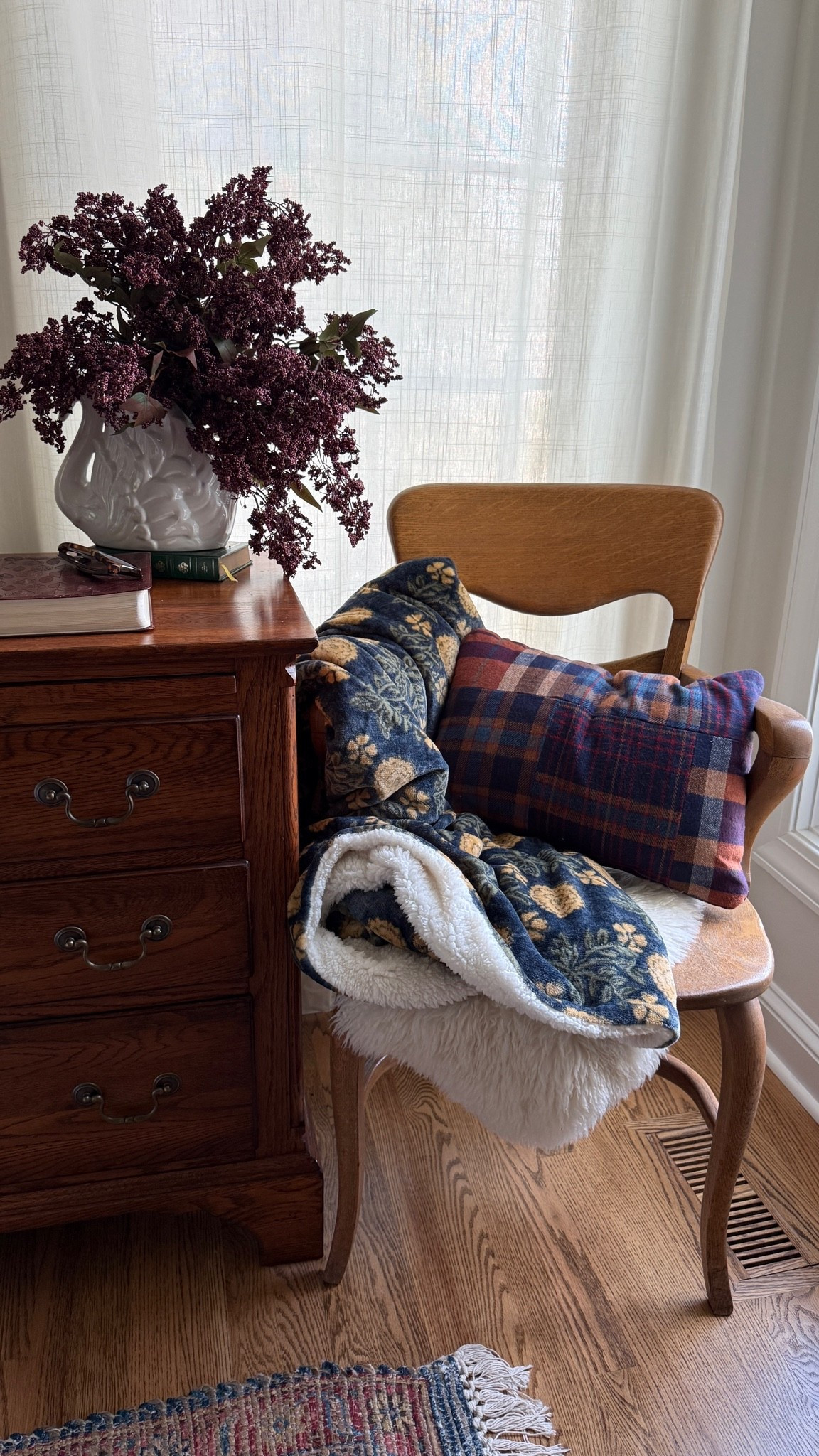 Fall bedroom decor

#LTKHome #LTKSeasonal