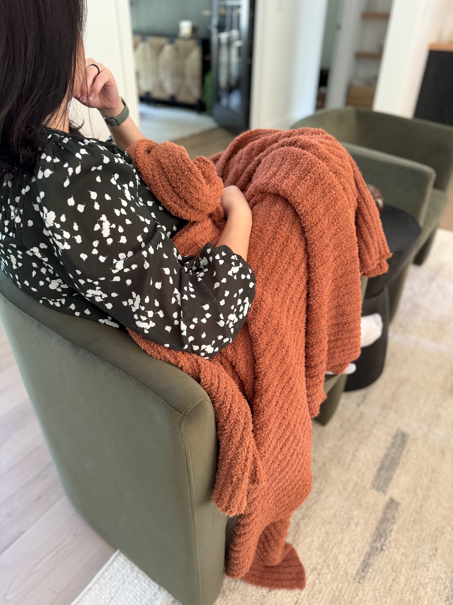 I just found my new favorite blanket and I’m obsessed!  

This ultra plush throw blanket from @luxome is designed for cuddling up & getting cozy just about anywhere in your home. It is the must-have accessory for laid-back evenings, afternoon naps, and morning coffee on the back porch.

Comes in a variety of colors and even in a  xl size perfect for cuddling under. 

#luxomecomfort #lovemyluxome #ultraplushthrow #fallfavorites @luxome #ad #gifted #wintercuddles#throwblanket

#LTKHome