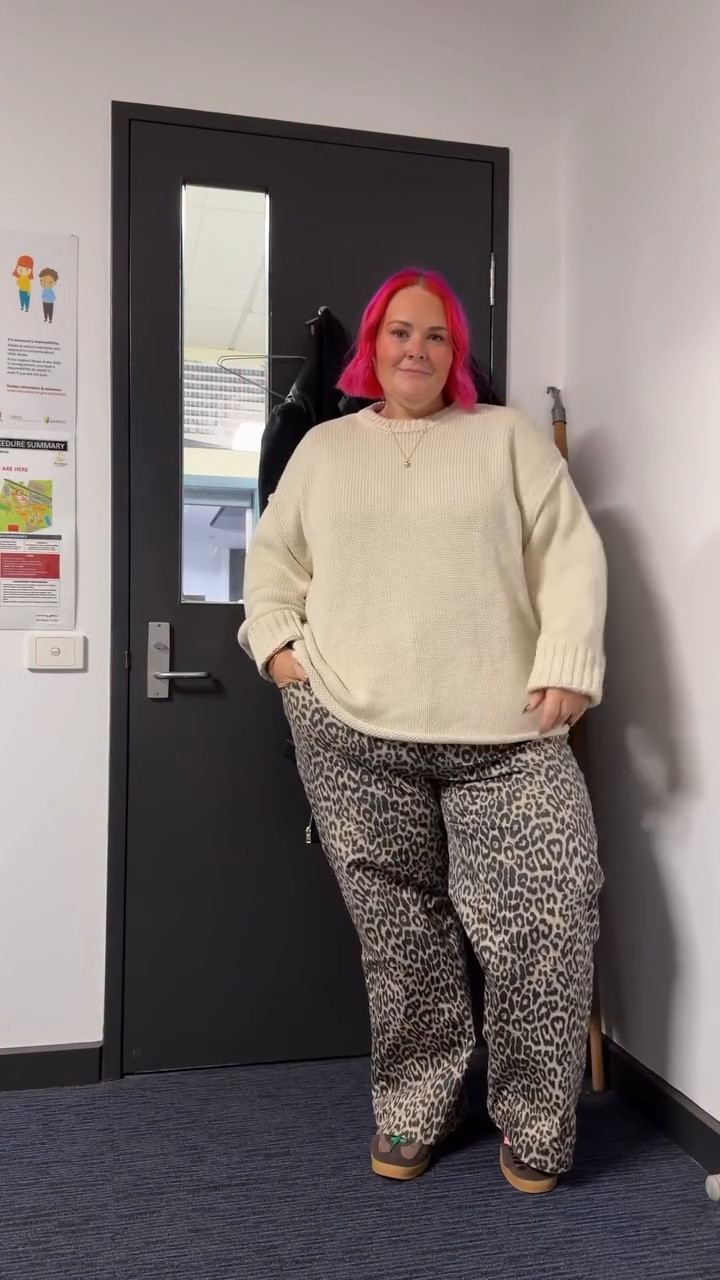 Finally time to pull out those knits 🧶 

#ootd #plussizefashion #plussizestyle #plussizeblogger #workootd