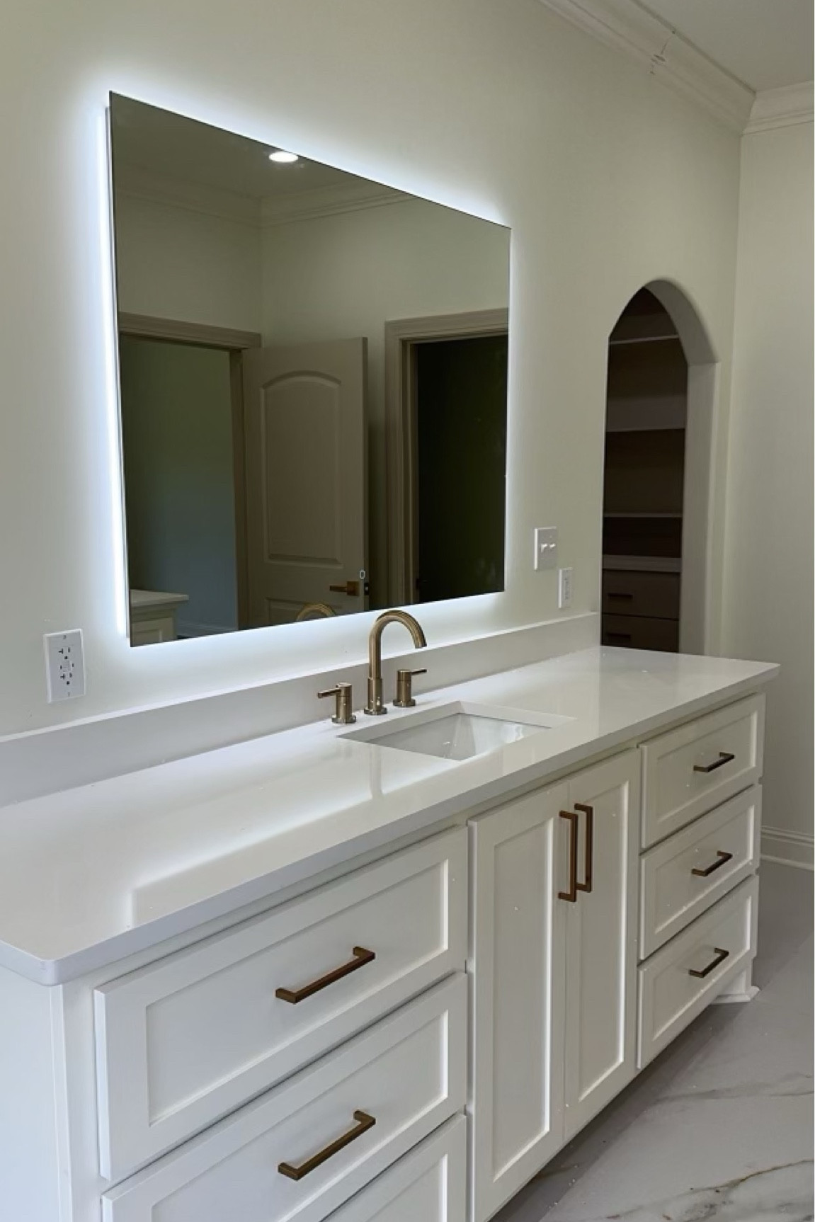 AMAZON LED BACKLIT MIRROR.
I recently help my friend pick out her bathroom mirror and it is PERFECT! There is also a $25 coupon right now and different sizes to choose from! 

Bathroom design; bathroom mirror; LED mirror

#LTKhome #LTKsalealert