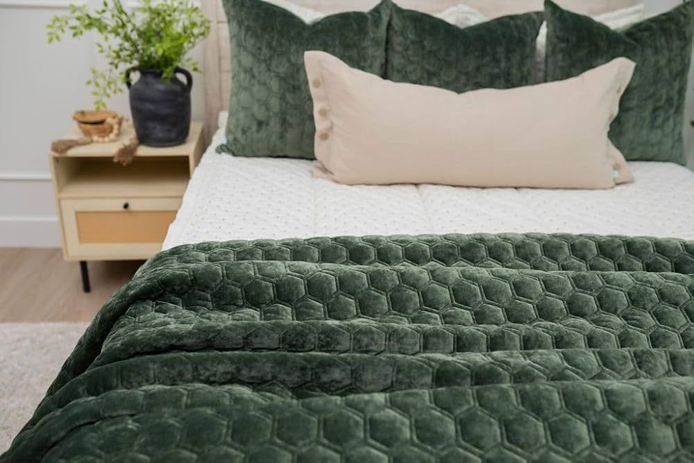 Beddy's Remington Blanket, Dual Sided Green Velvet Blanket with Cream Interior Fabric, Polyester ... | Amazon (US)