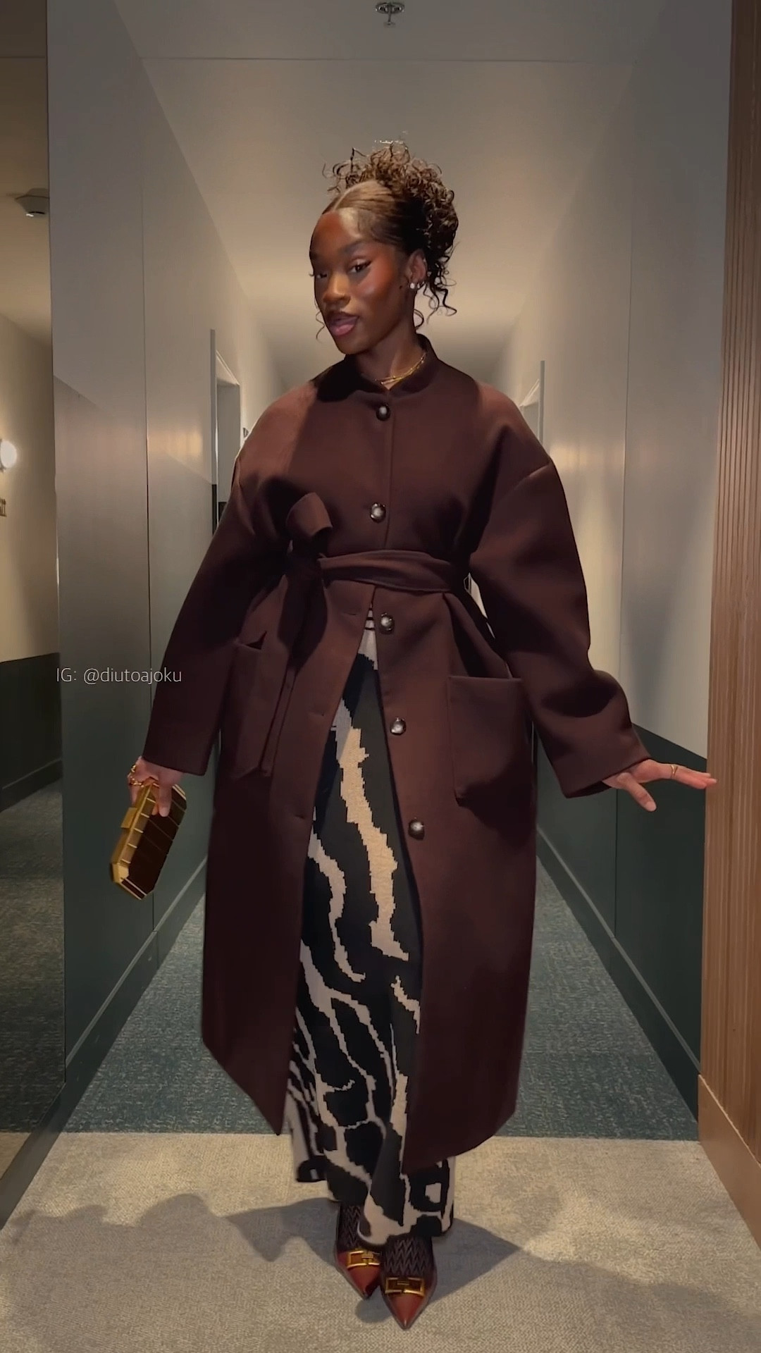 Merry Christmas in advance, my munchkins💝💝
•
Christmas Dinner Outfit Details - Comment SHOP and I’ll send you the link to it🥰
•
•
•
•
#christmasdinnerparty #christmasoutfits 