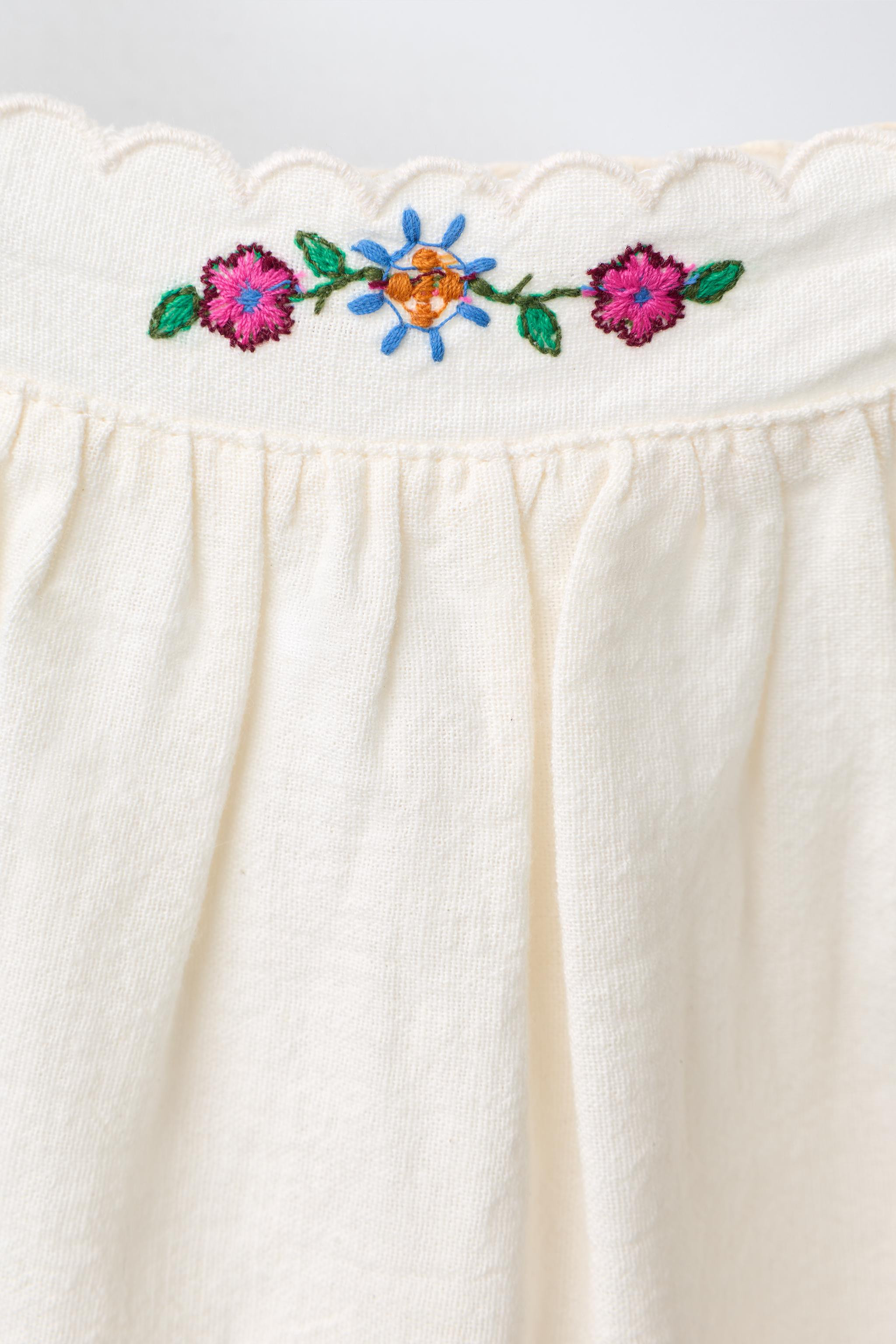 EMBROIDERED FLORAL TOP WITH COTTON AND LINEN | Zara UK
