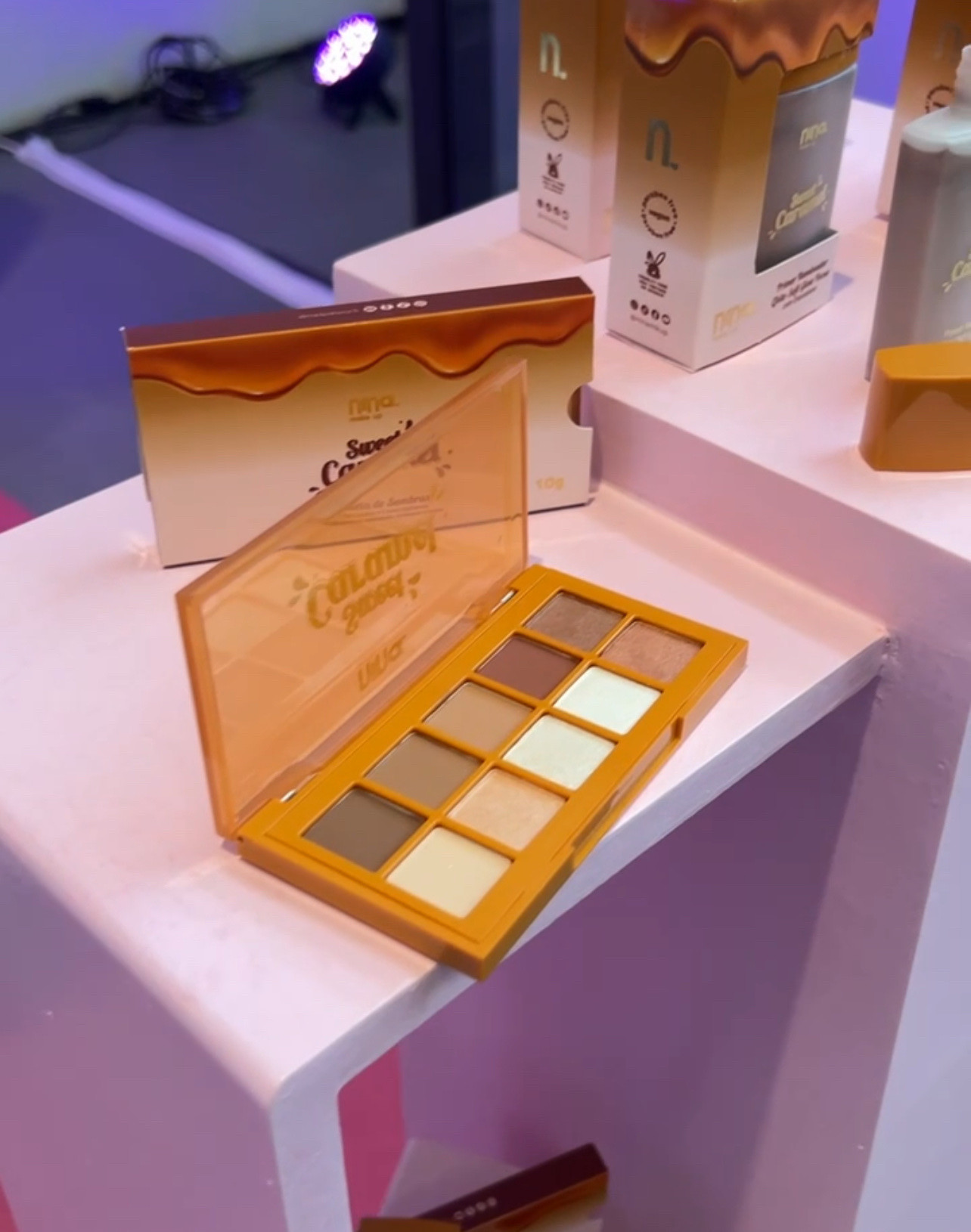 Paleta de Sombras Sweet Caramel é o toque doce e sofisticado que faltava na sua rotina de maquiagem. Com três acabamentos incríveis — Aveludado, Cintilante e Matte — ela traz uma seleção de tons nude e terrosos que transita perfeitamente entre nuances quentes e frias.

#LTKbeleza #LTKbrasil #LTKpromo