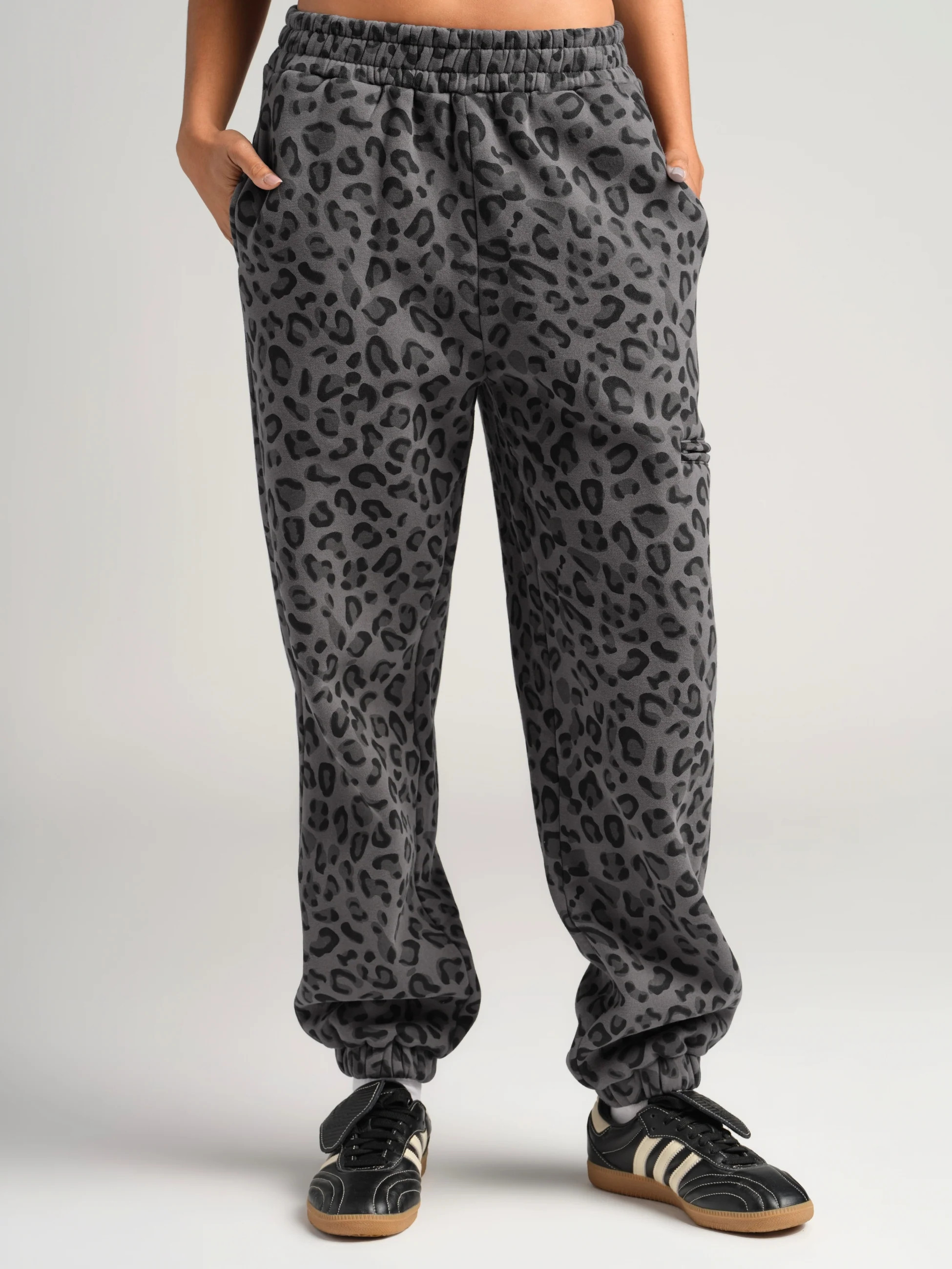 Comfrt Airplane Mode Travel Sweatpants | Panther | Oversized | M | Medium | Comfrt