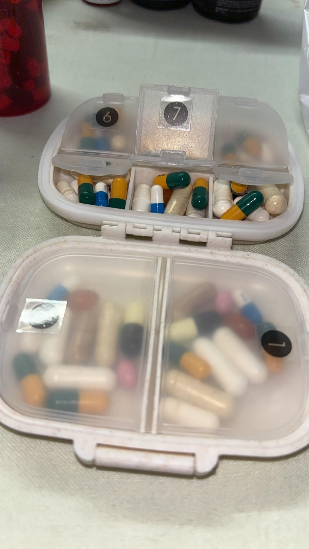 Holii Travel Pill Organizer, 8 Compartments Portable Pill Case, Daily Pill Box to Hold Vitamins, ... | Amazon (US)