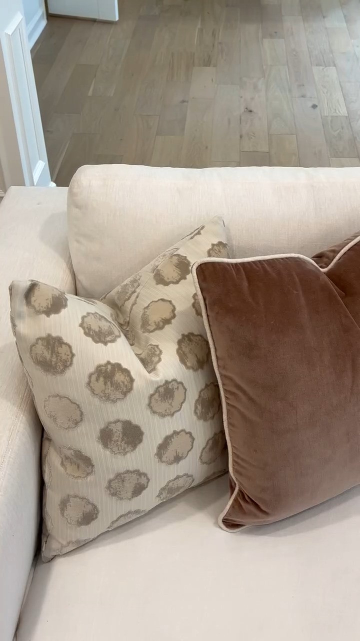Love these warmer tones for making the house feel a little cozier for fall 🤎





throw pillows, fall pillows, pillow styling, living room decor, neutral home decor, cozy home, fall decor, sidneymarieduke 

 #LTKSeasonal #LTKHome