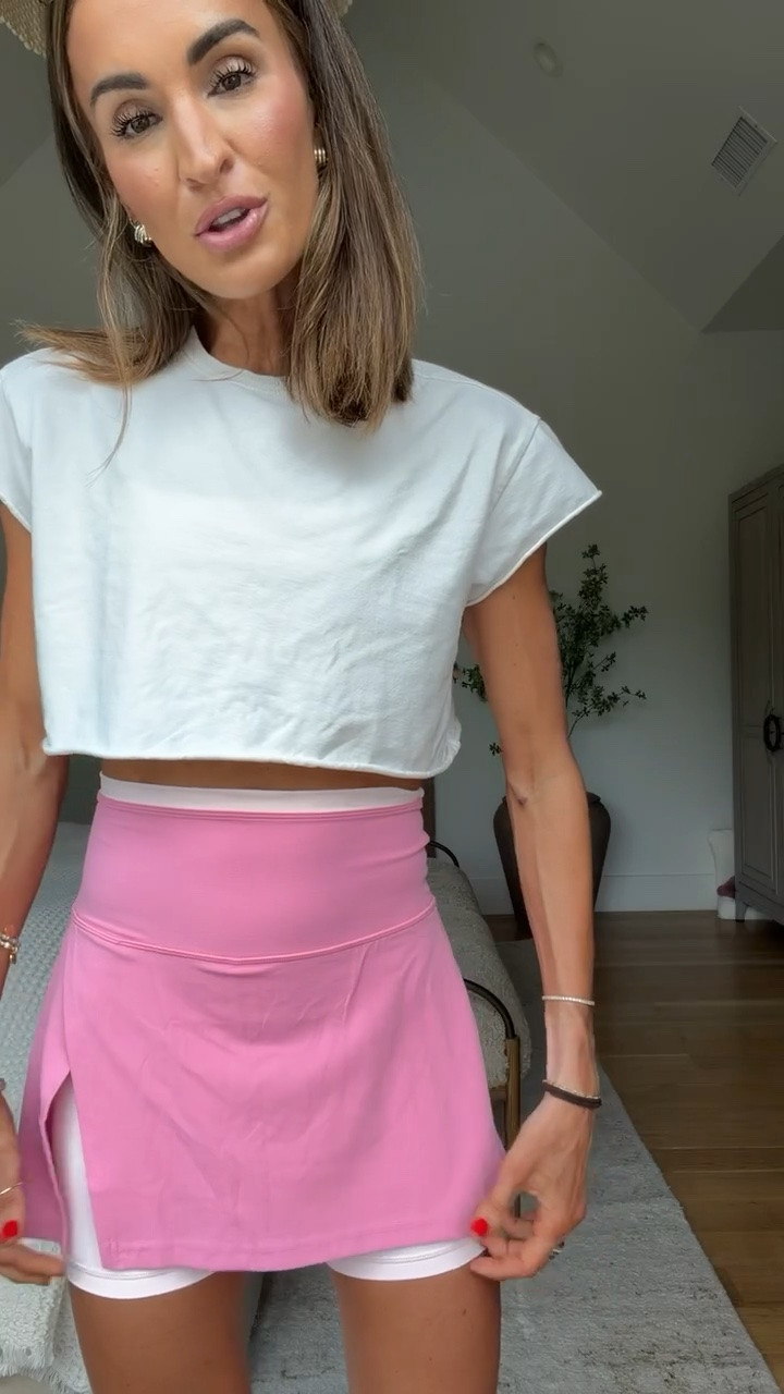 Okay say hello to the skort of my DREAMS 😍 love the color combo + fun slit detail! 💗 runs tts