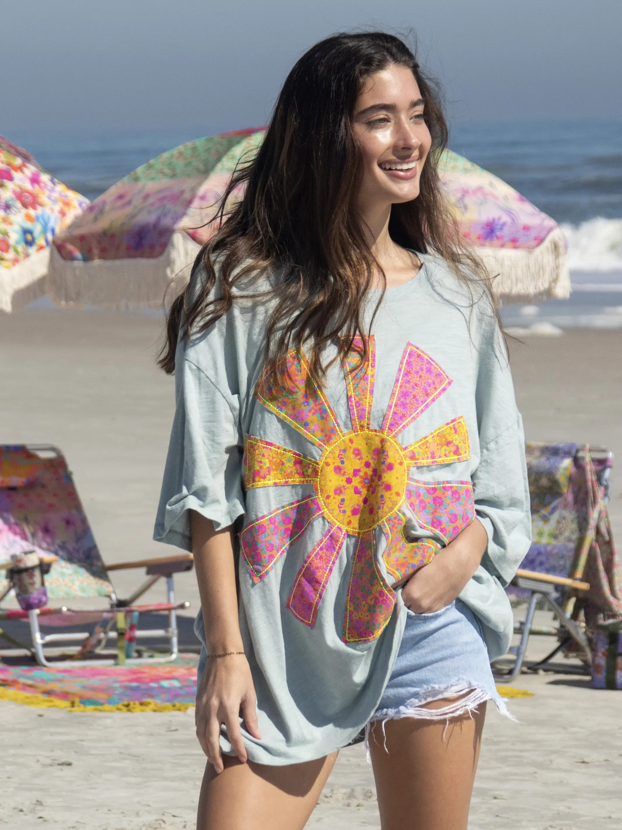 Oversized Cotton Applique Tee - Bay Sunshine | Natural Life
