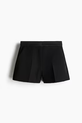 Pleat-detail shorts - Black - Ladies | H&M GB | H&M (UK, MY, IN, SG, PH, TW, HK)