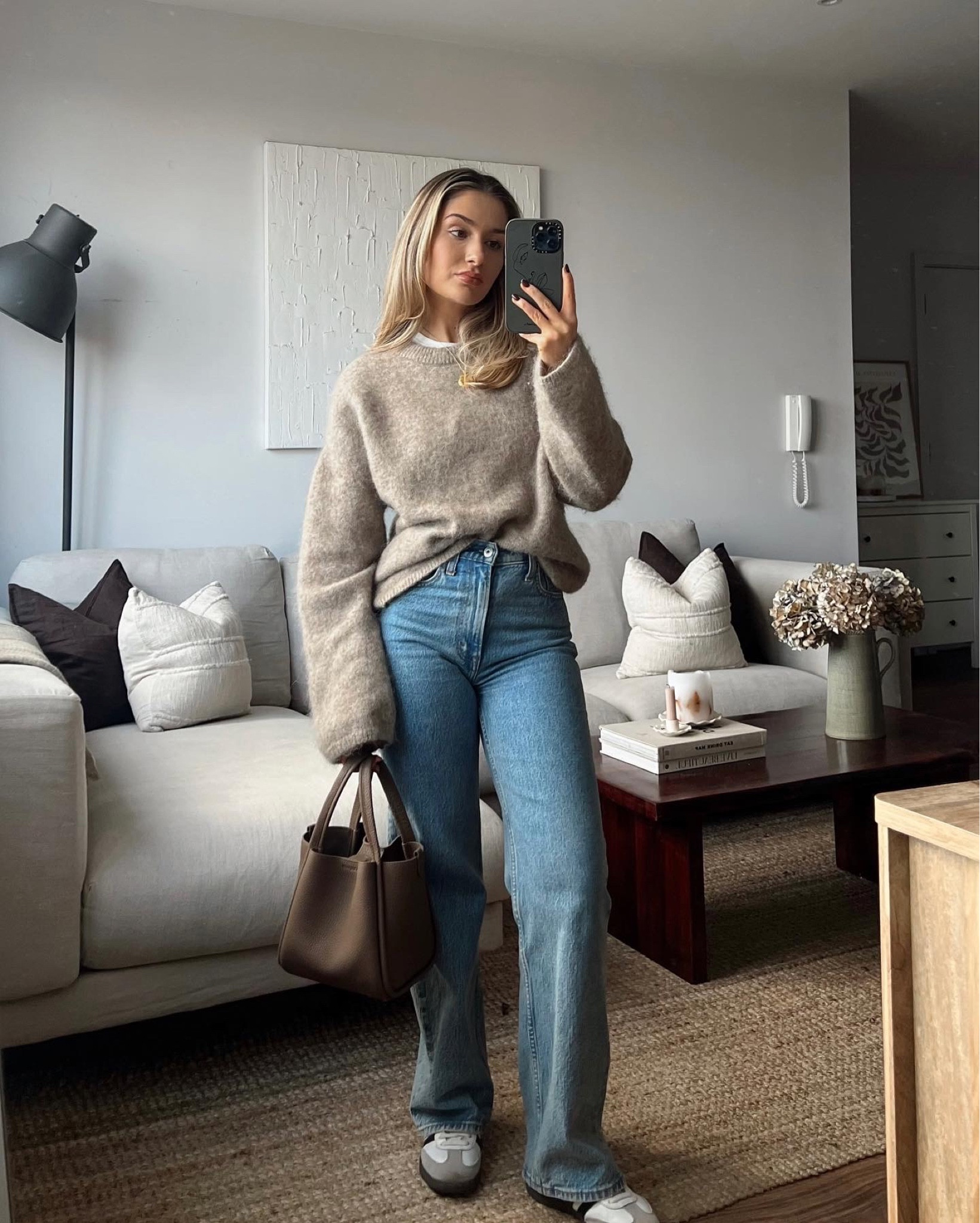 Abercrombie jeans w23, short length in the curve love range
H&M knit size small
Use code LILYCLARK12 for 12% off the Songmont bag 🤎