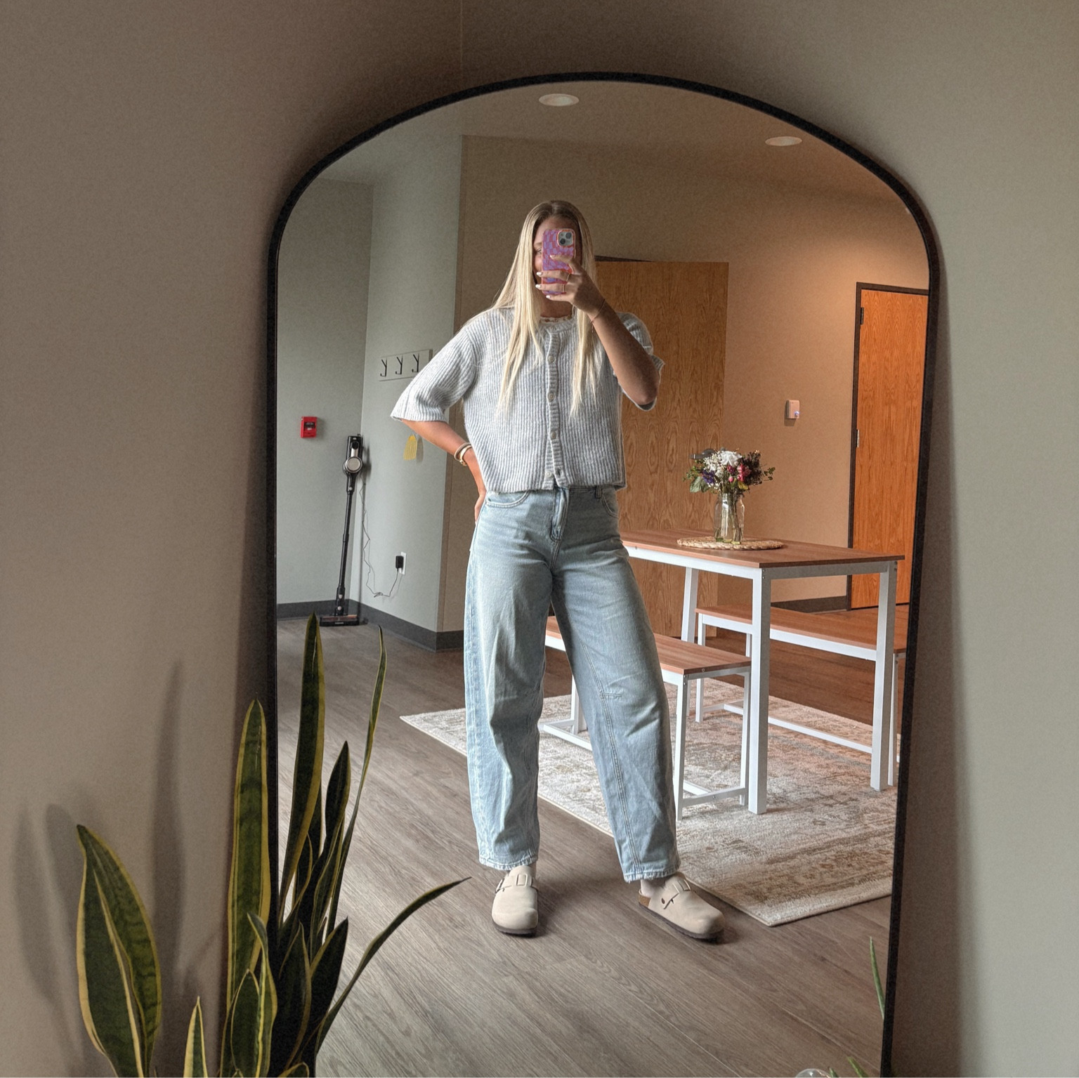 OOTD — hoping you all have the best monday 🫶🏼 

barrel jeans, aerie cardigan, fall outfit 

#LTKStyleTip #LTKFindsUnder50 #LTKMidsize