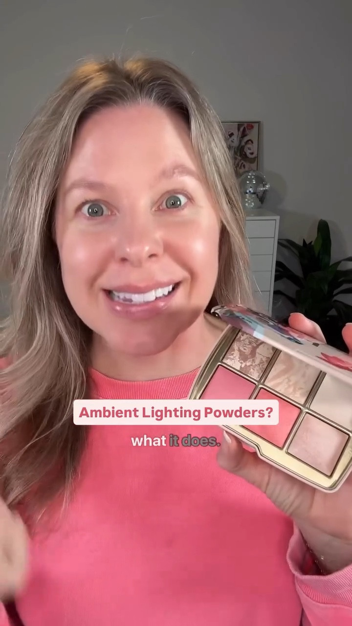 Late to the party, but I finally tried the ambient lighting powders from @hourglasscosmetics! As a long-time makeup artist, I'm shocked I never picked these up before. What's your take on these powders? Comment below! And if you're interested in this limited edition set, I’m happy to send it your way — just let me know in the comments below.

#makeupformatureskin #makeupforbeginners #ambientlightingpalette @sephora