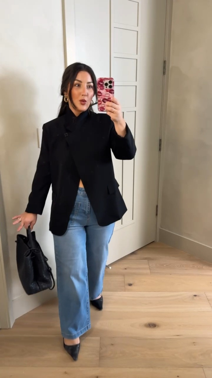Chic blazer for work or events! 
Wear it open with a tank underneath or alone as a top! 

Blazer size small, Jeans size 6 

5'0" 140lbs
 Petite friendly

#LTKootd #LTKPetite #LTKWorkwear