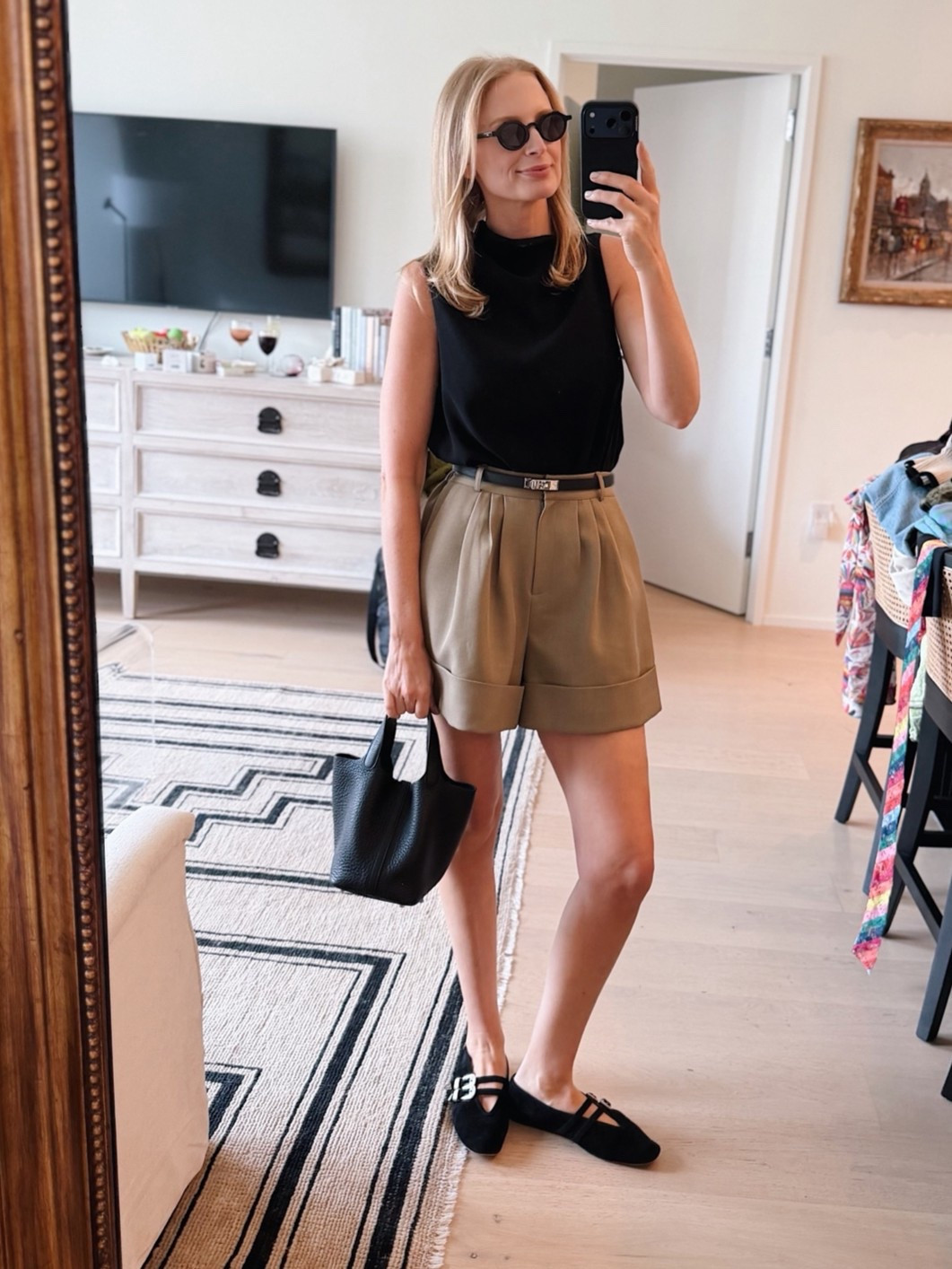 Today’s look! My shorts are by The Frankie Shop! Belt is Hermes and sunglasses are Lowercase.

#LTKootd