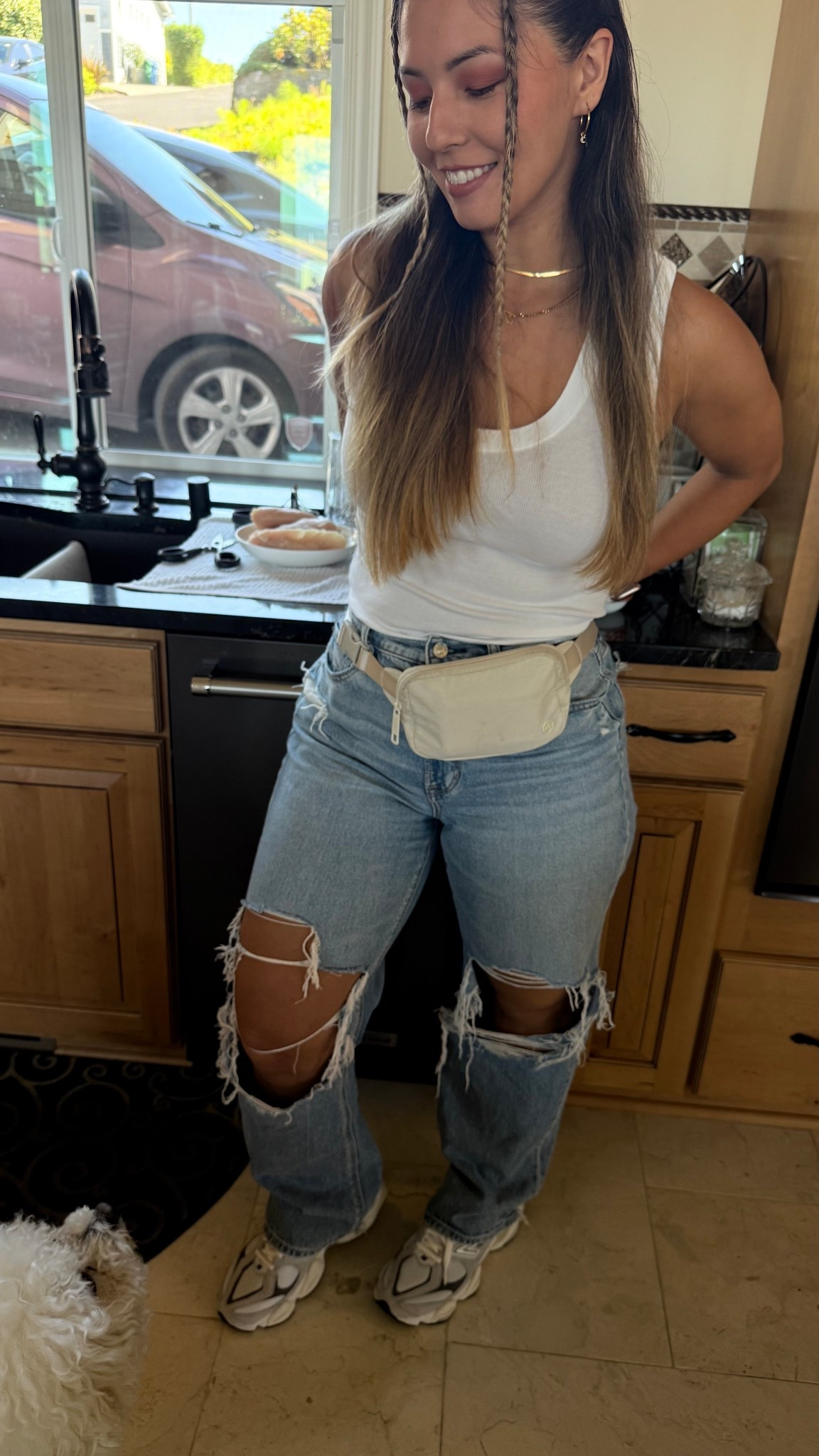 The perfect distressed/destroyed jeans 😍 
American Eagle | Distressed Jeans | Casual outfits | New Balance 9060