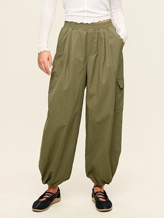 Mid-Rise Adjustable Active Woven Utility Pants | Old Navy (CA)